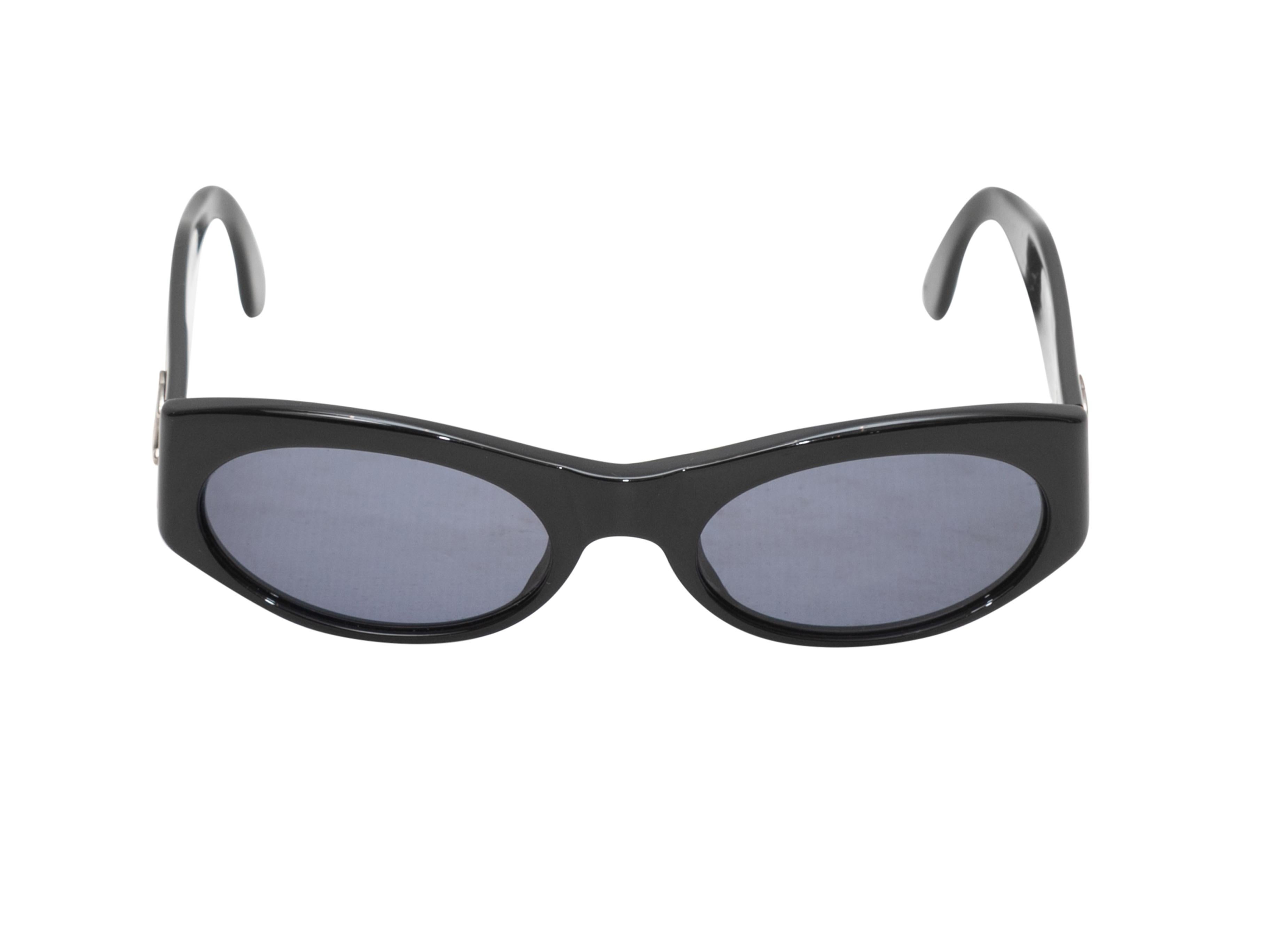 Vintage Black Chanel 90s CC Sunglasses In Good Condition In New York, NY