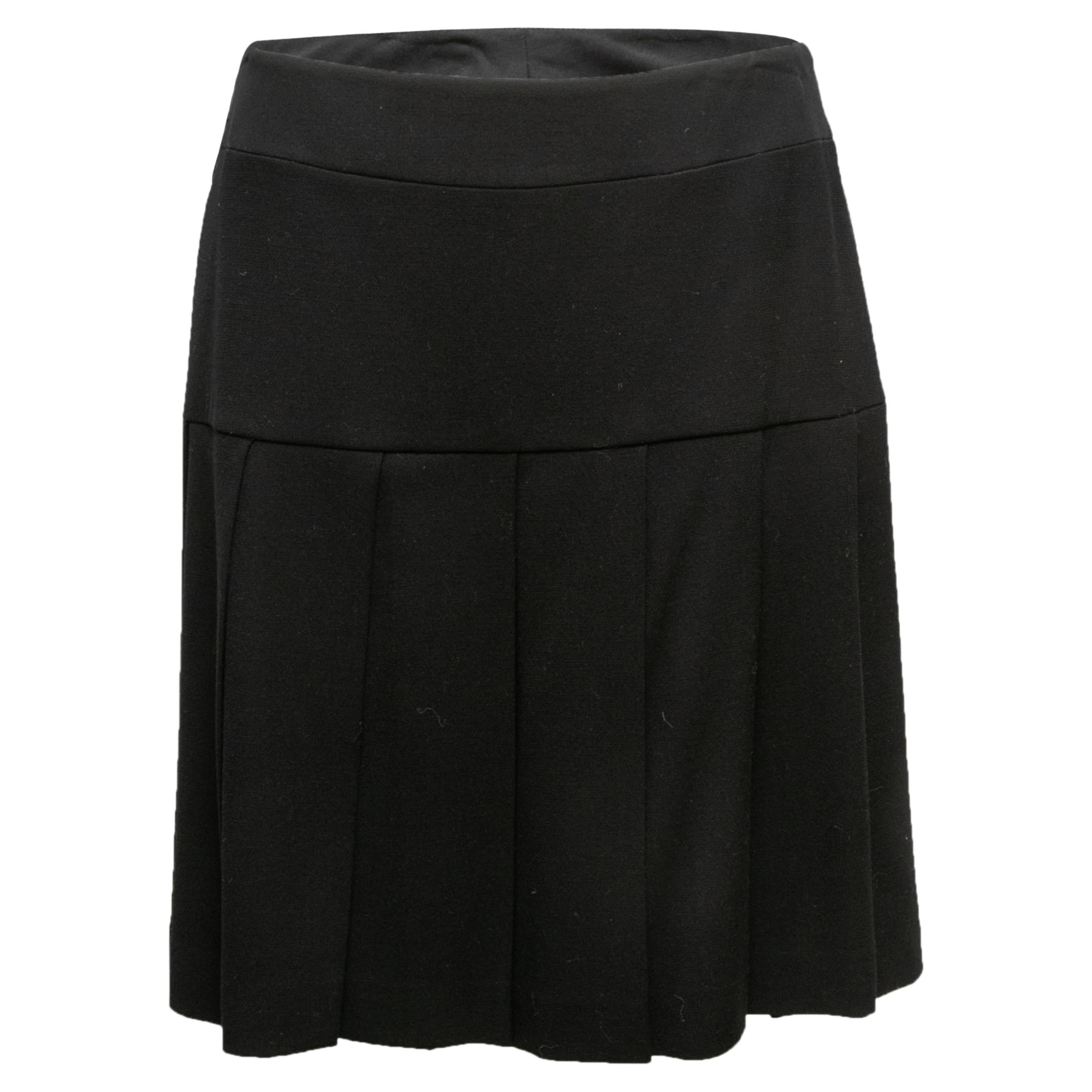 Vintage Black Chanel Boutique Pleated Skirt Size US L For Sale