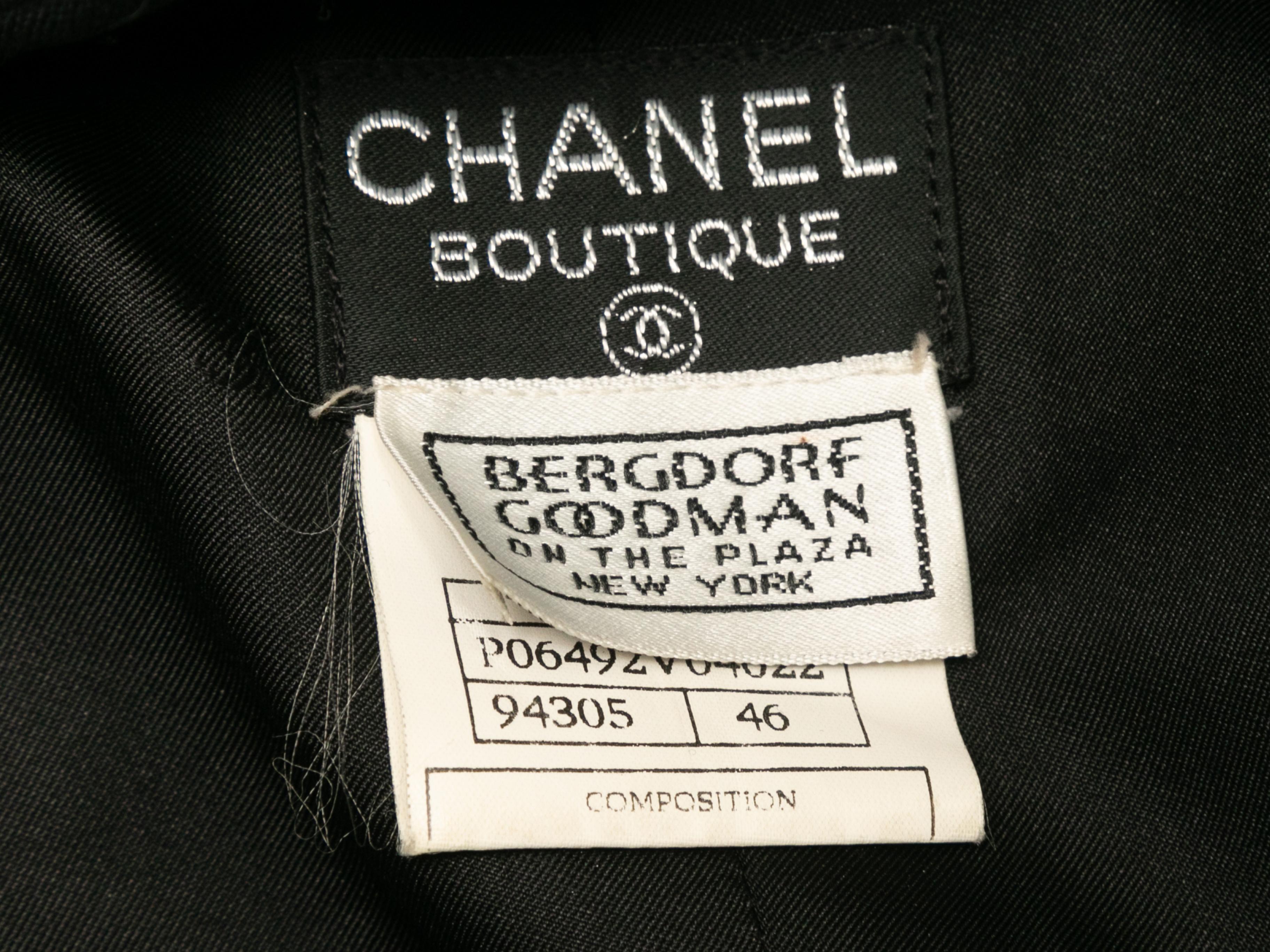 Schwarzer Vintage-Wickelrock aus Wolle von Chanel Boutique. Aus der Collection'S Frühjahr/Sommer 1996. Vier Taschen. Knopfverschluss an der hinteren Taille. 36