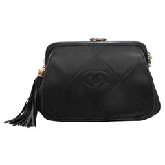 Schwarze Chanel Vintage-Abendtasche mit Top-Rahmen aus Seide