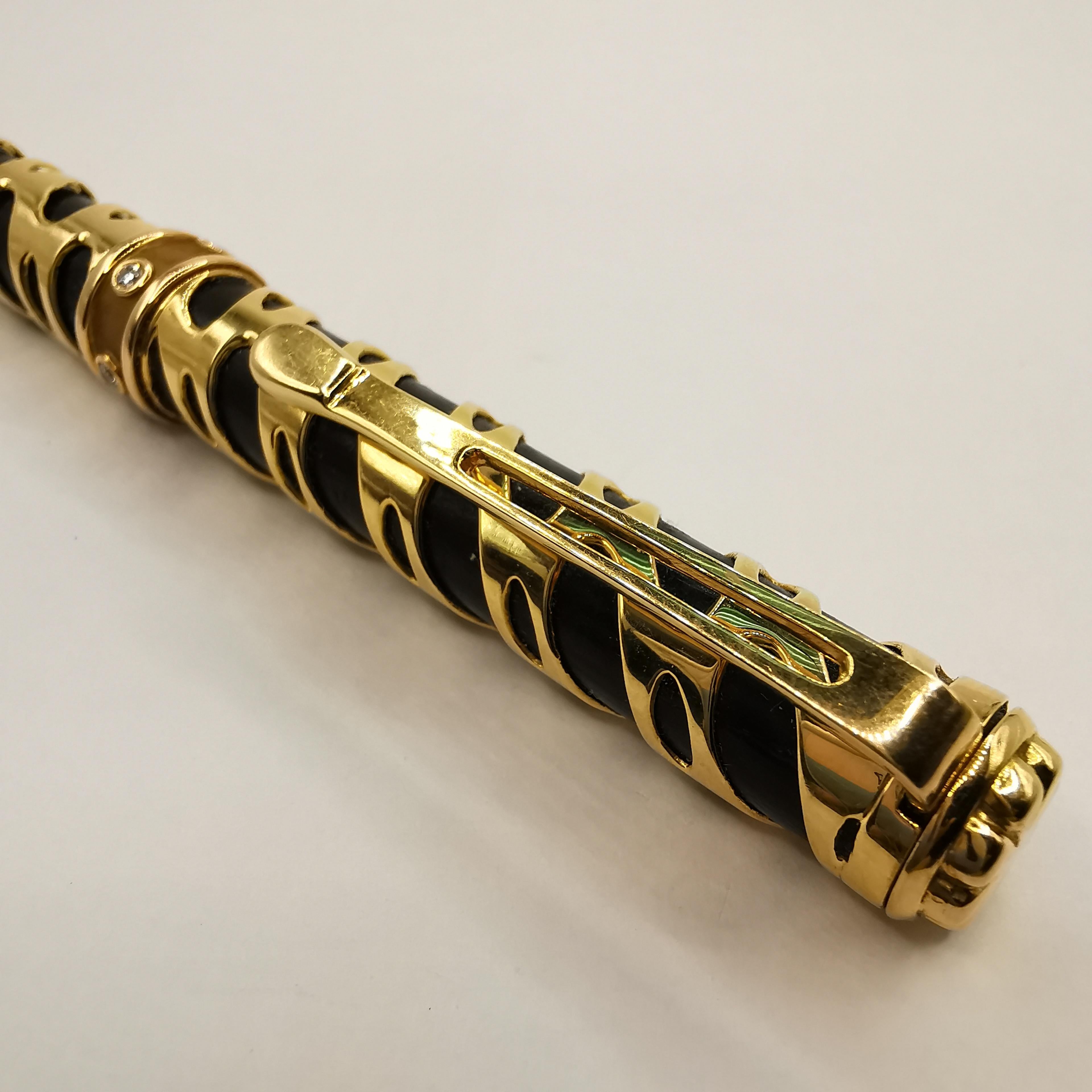 Vintage Black Colored Diamond 18k Yellow Gold Ball Pen Sandalwood Box Set In New Condition For Sale In Wan Chai District, HK