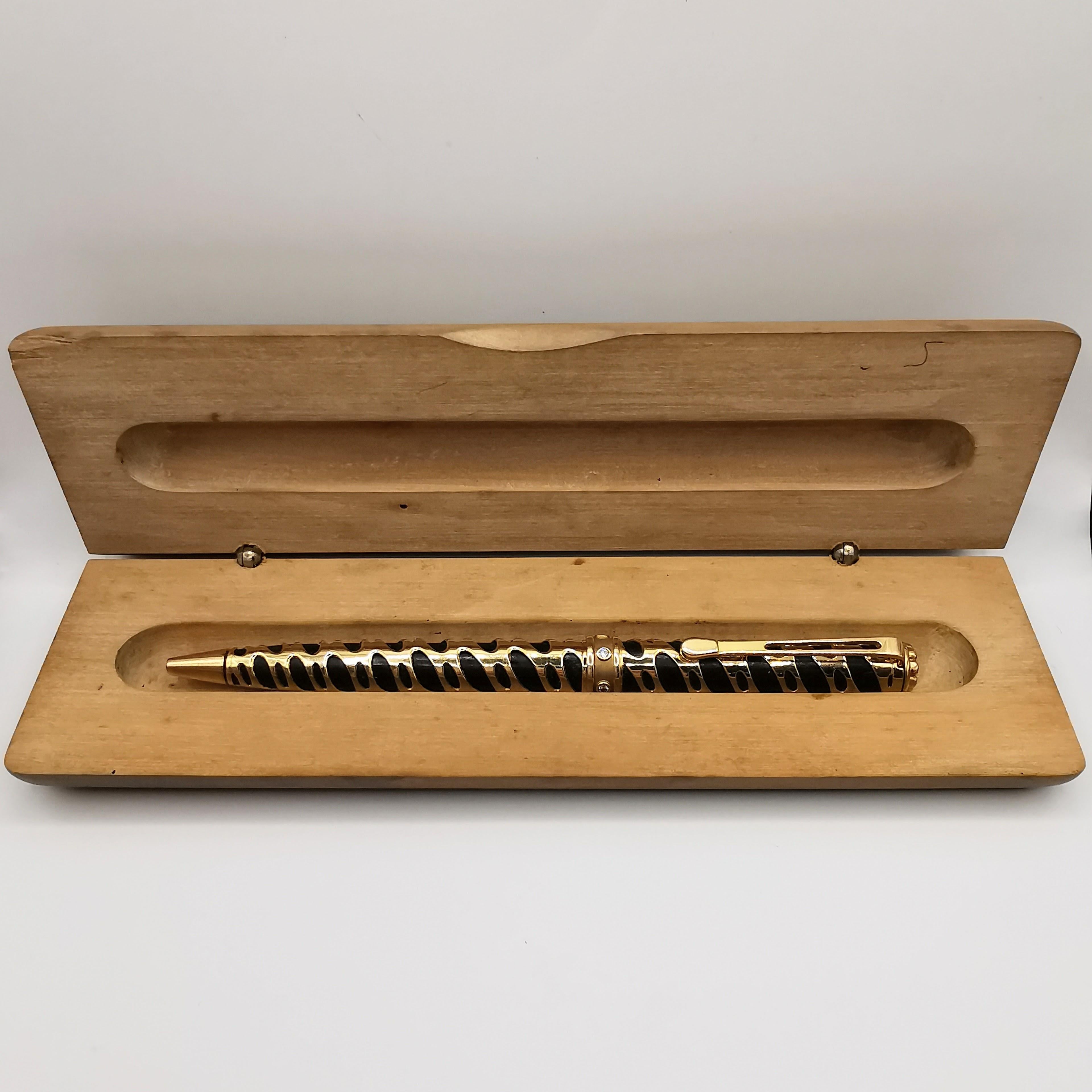Vintage Black Colored Diamond 18k Yellow Gold Ball Pen Sandalwood Box Set For Sale 2