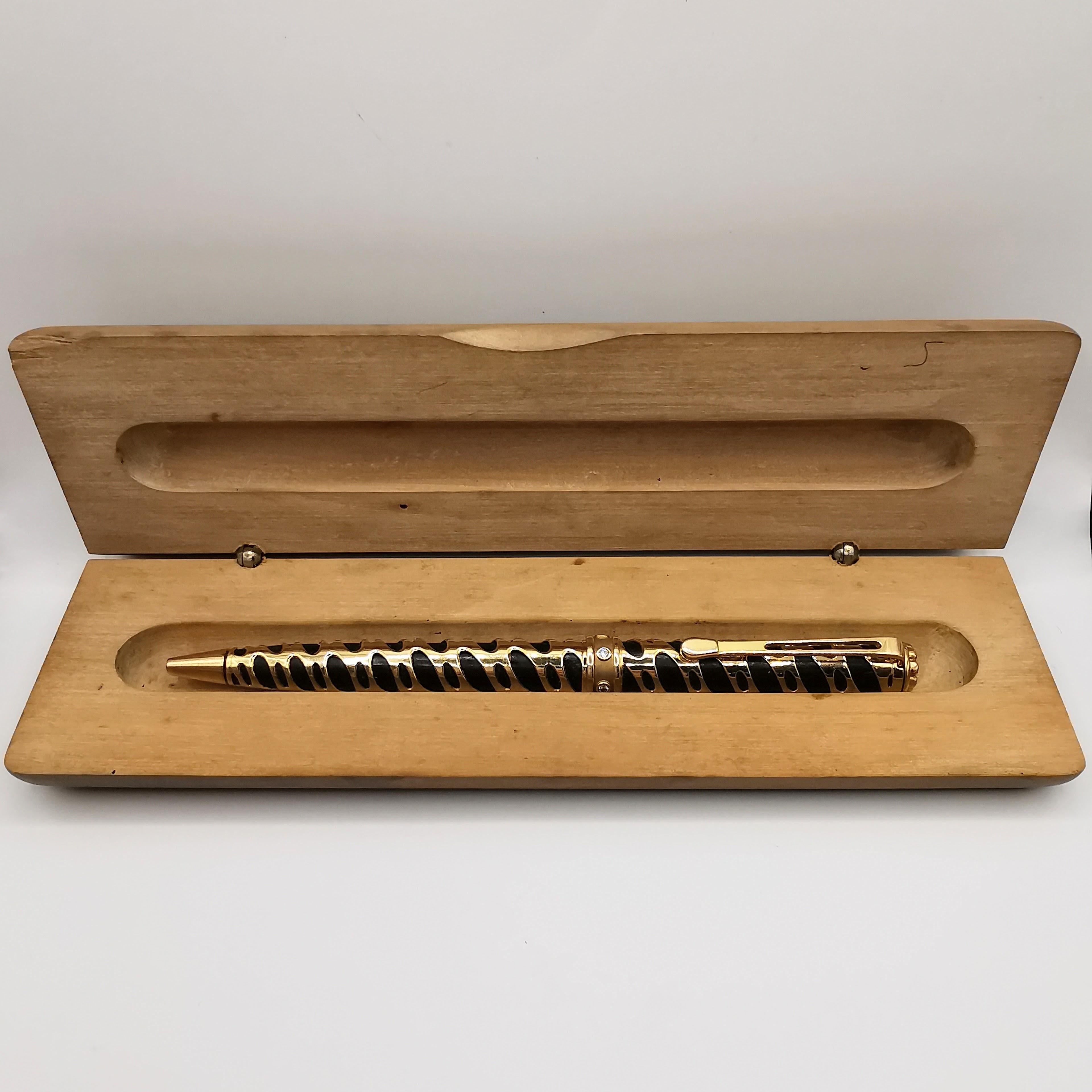 Vintage Black Colored Diamond 18k Yellow Gold Ball Pen Sandalwood Box Set For Sale 3