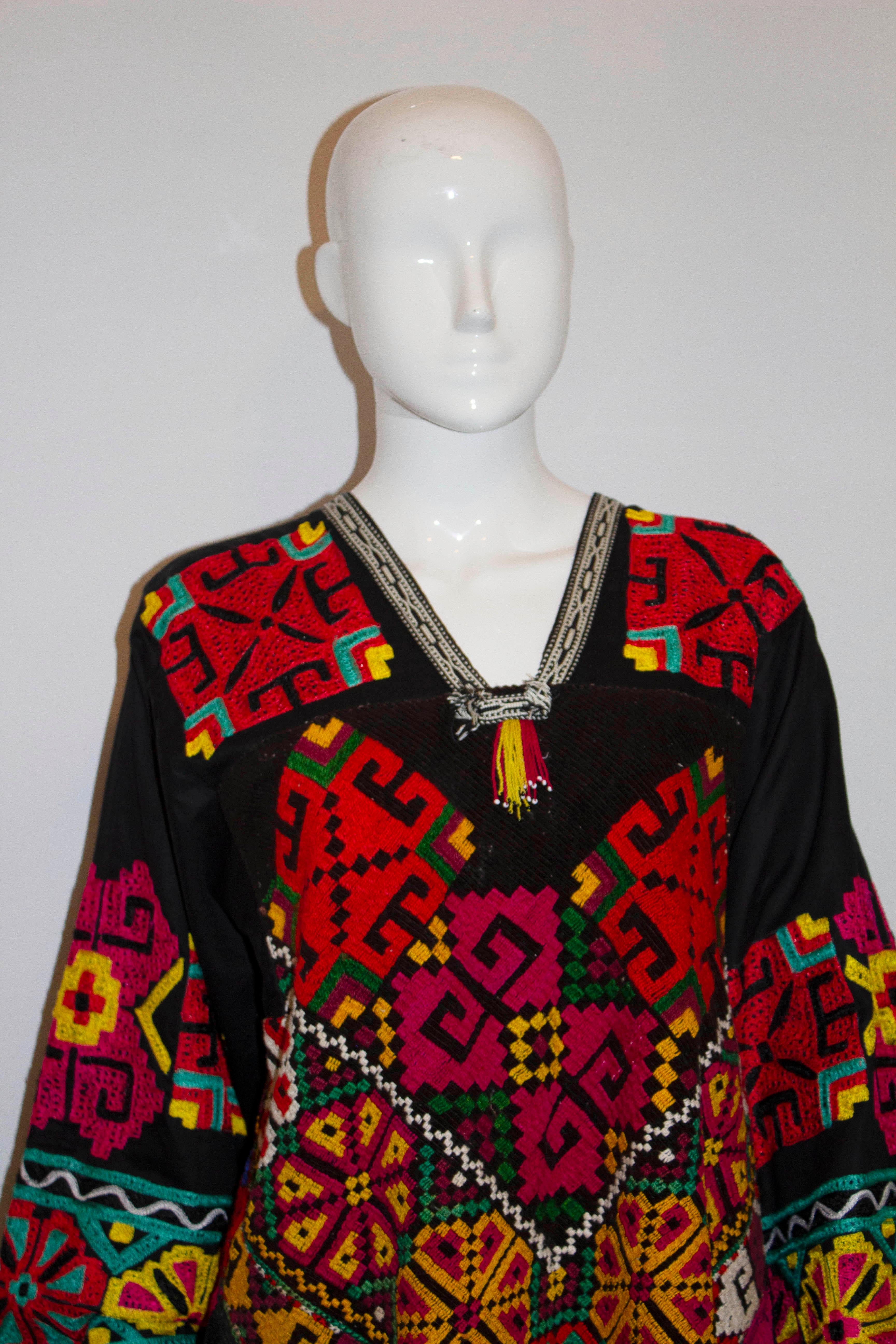 Vintage Black Cotton Embroidered Kaftan In Good Condition In London, GB