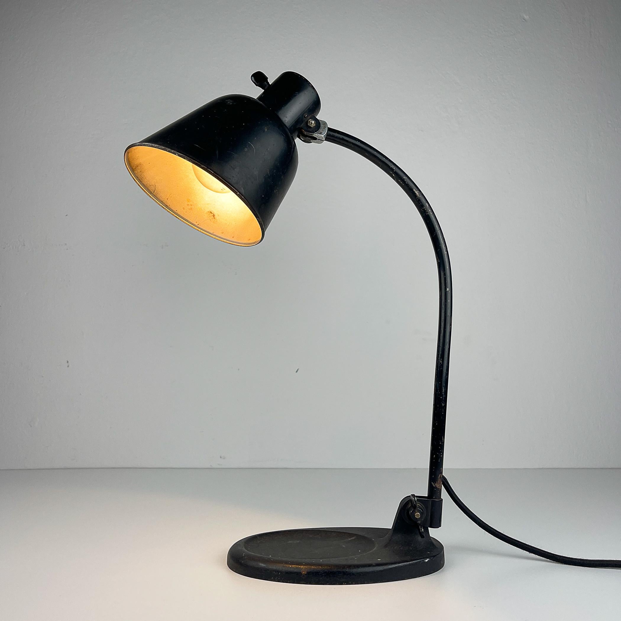 Bauhaus Lampe de bureau noire Matador Bur par Christian Dell Allemagne, années 1930, modèle 2768 en vente