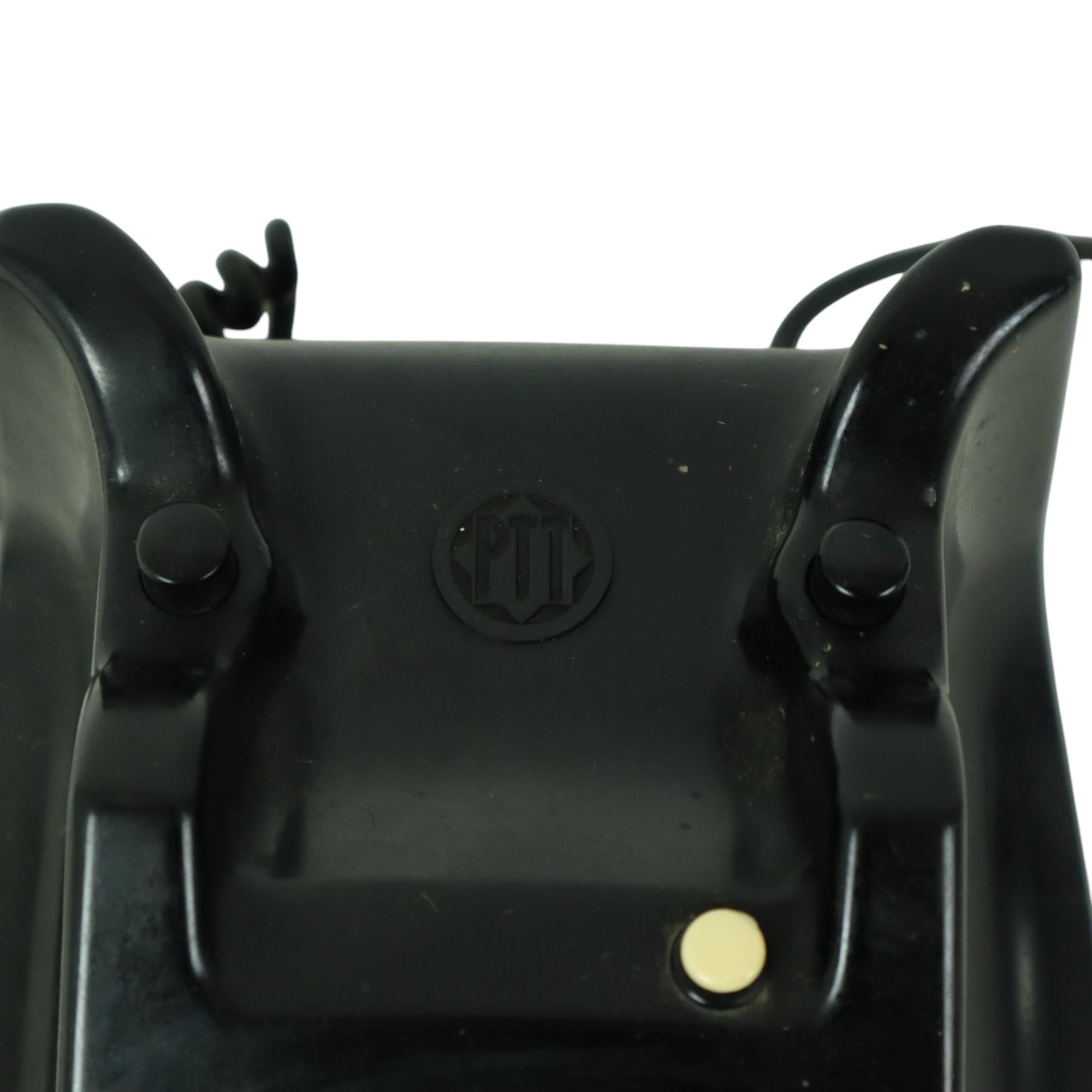 Vintage Black Dial Telephone Bakelite PTT Ericsson Type 1951 In Good Condition For Sale In Poperinge, BE