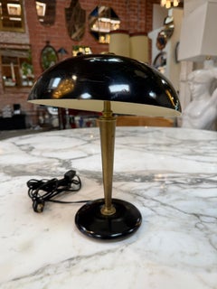 Lampe de table vintage à dôme noir et tige en laiton 1950s