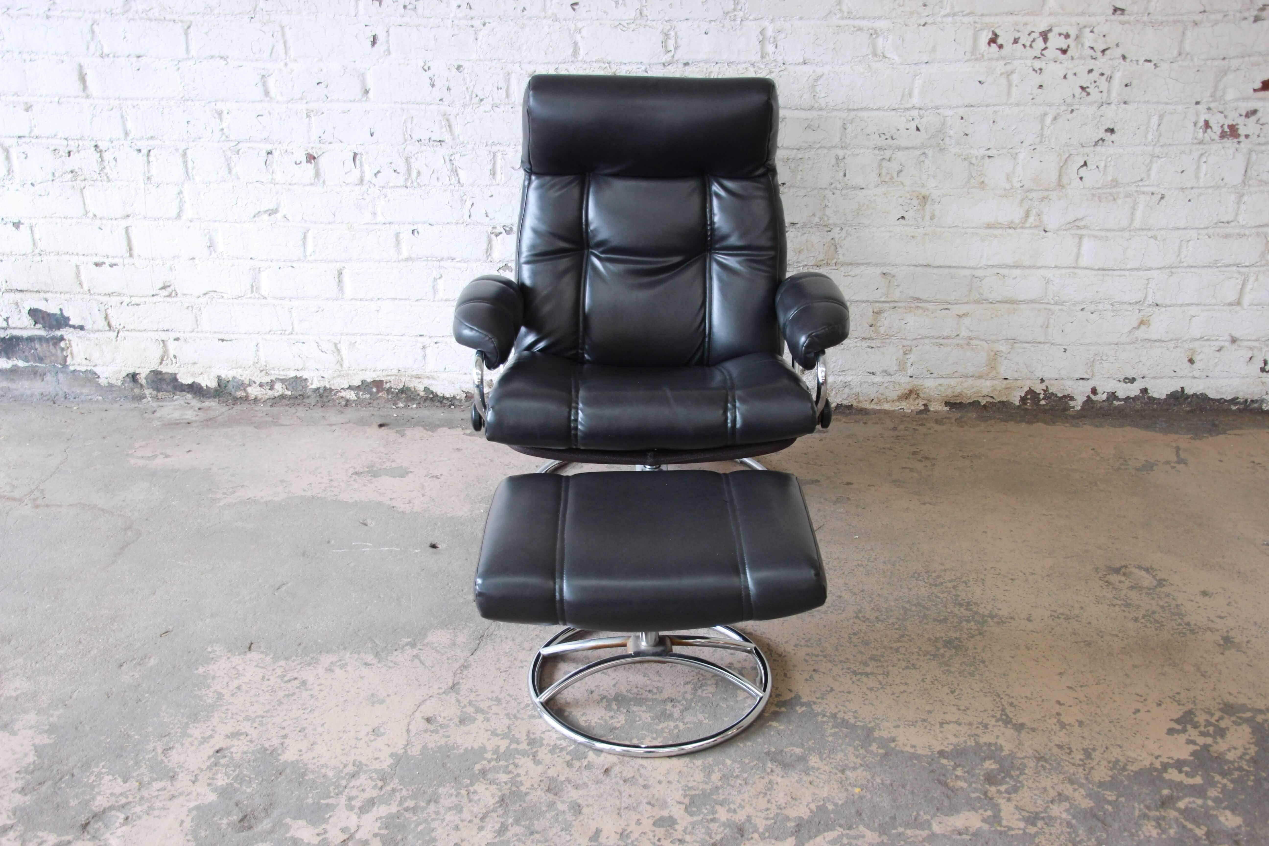 Offering a very nice vintage black upholstered Ekorness Stressless chair on ottoman. The chair sits comfortably with a nice ottoman. The chair smoothly reclines while easily adjusting to your position for comfort. The upholstery is in good vintage