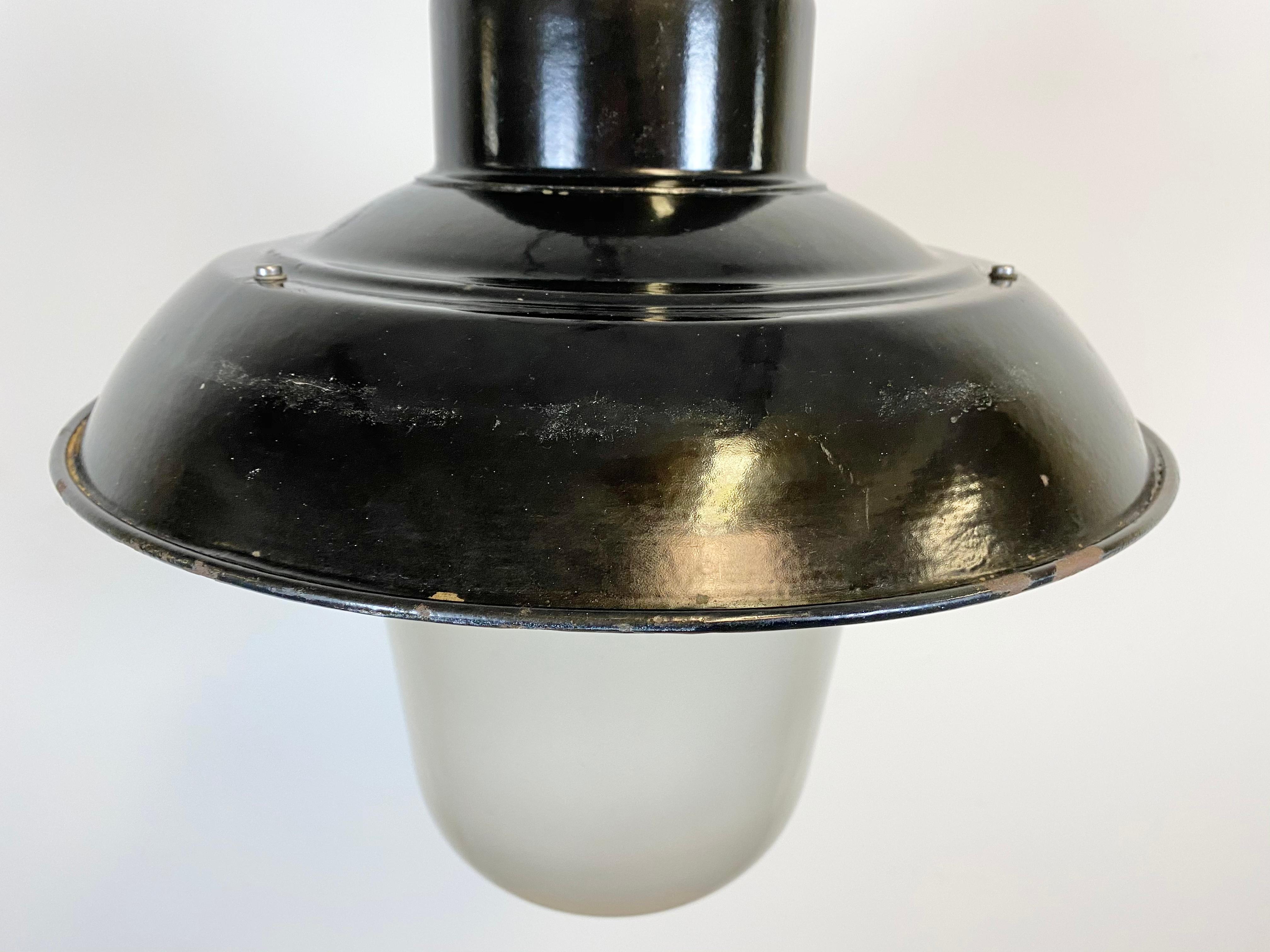 Vintage Black Enamel Factory Hanging Light, 1960s In Good Condition In Kojetice, CZ
