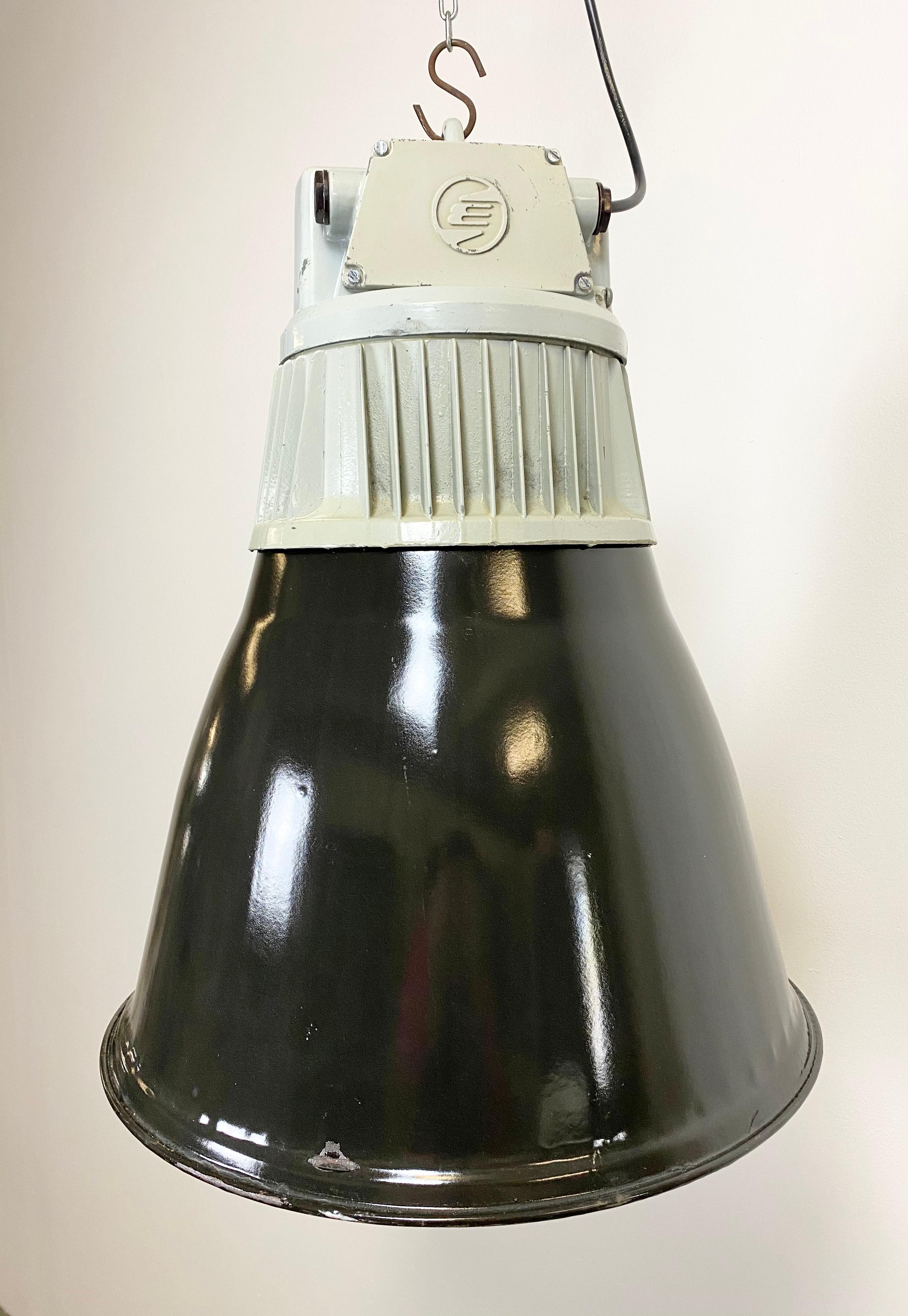 - Industrial factory hall lamp
- Manufactured by Elektrosvit
- Produced in former Czechoslovakia during the 1970s
- Black enamel shade with white interior
- Grey cast aluminium top
- Weight: 6 kg
- New porcelain socket requires standard  E27 / E26