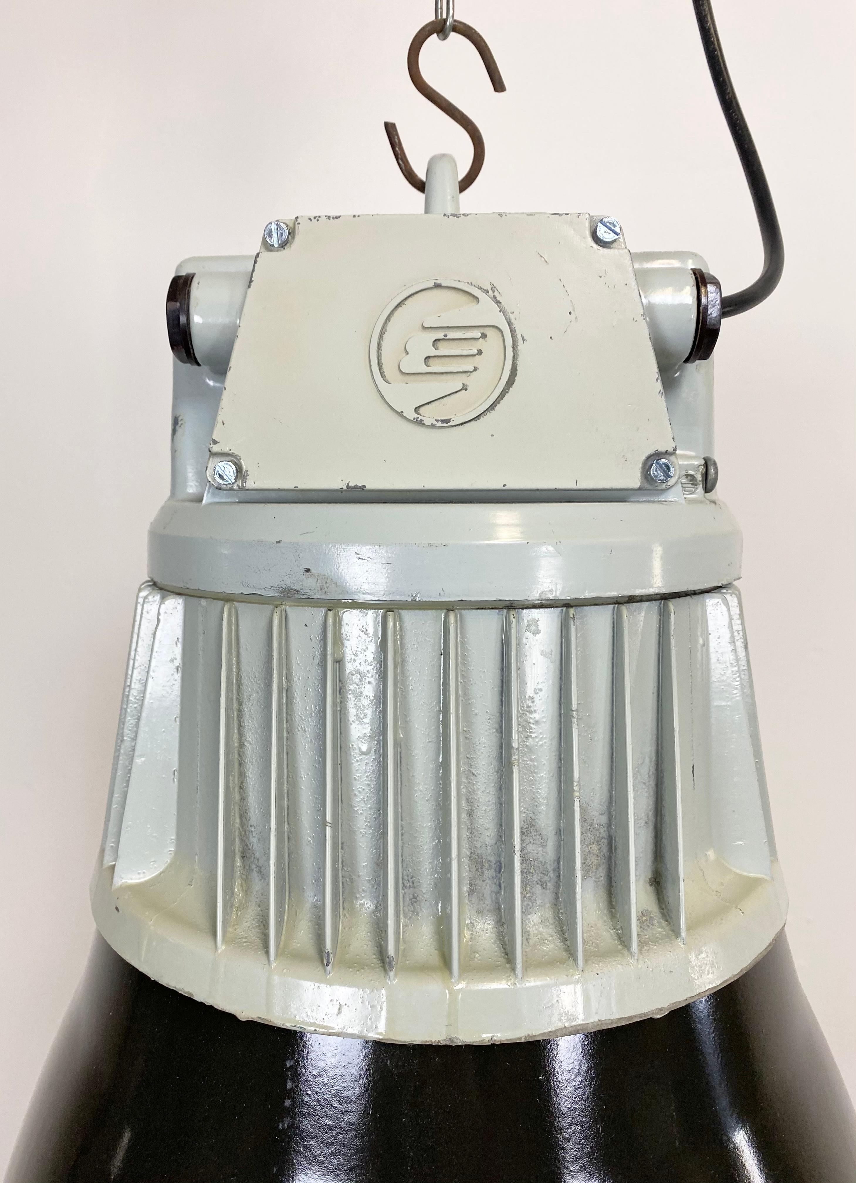 Vintage Black Enamel Industrial Pendant Light, 1960s In Good Condition In Kojetice, CZ