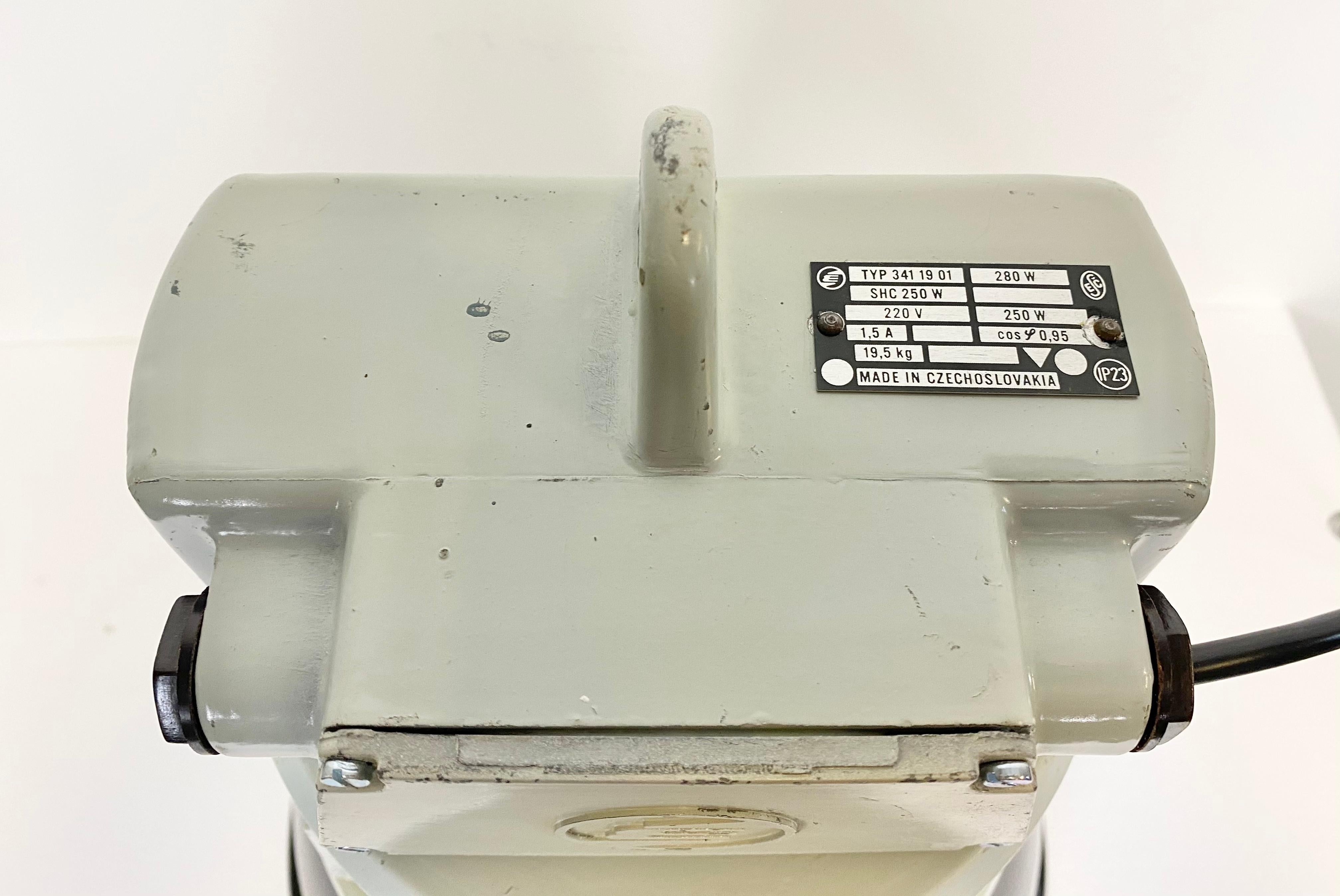 Industrielle Vintage-Pendelleuchte aus schwarzer Emaille von Elektrosvit, 1960er Jahre (Ende des 20. Jahrhunderts) im Angebot