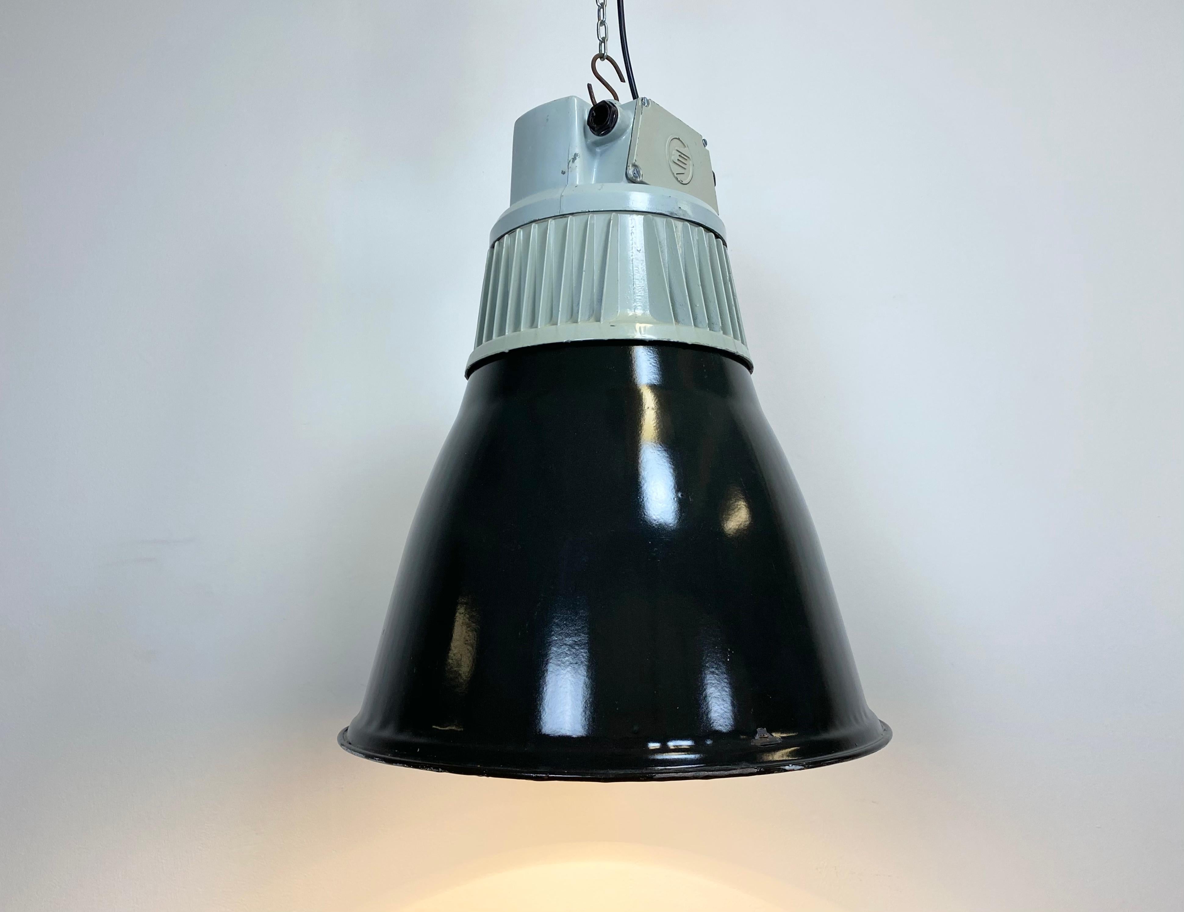 Vintage Black Enamel Industrial Pendant Light, 1960s 1