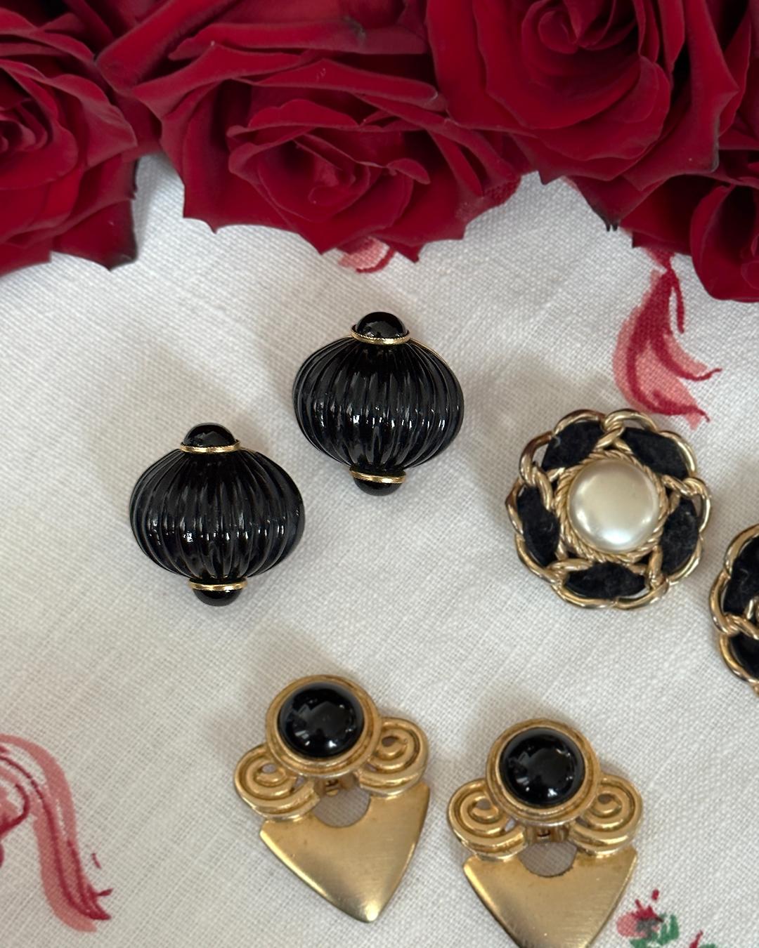 Vintage Black Enamel Shell Earrings For Sale 1