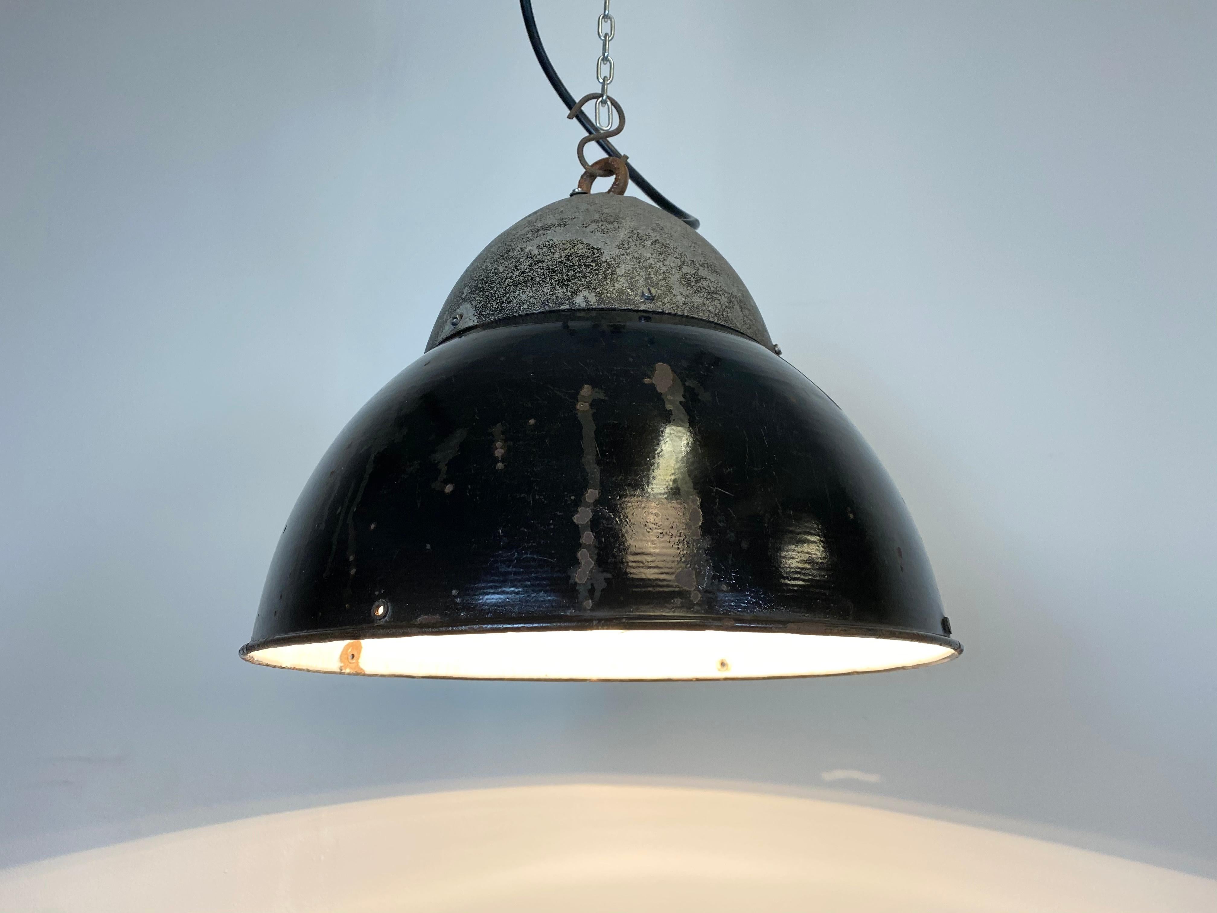Vintage Black Enameled Hanging Lamp, 1930s For Sale 4