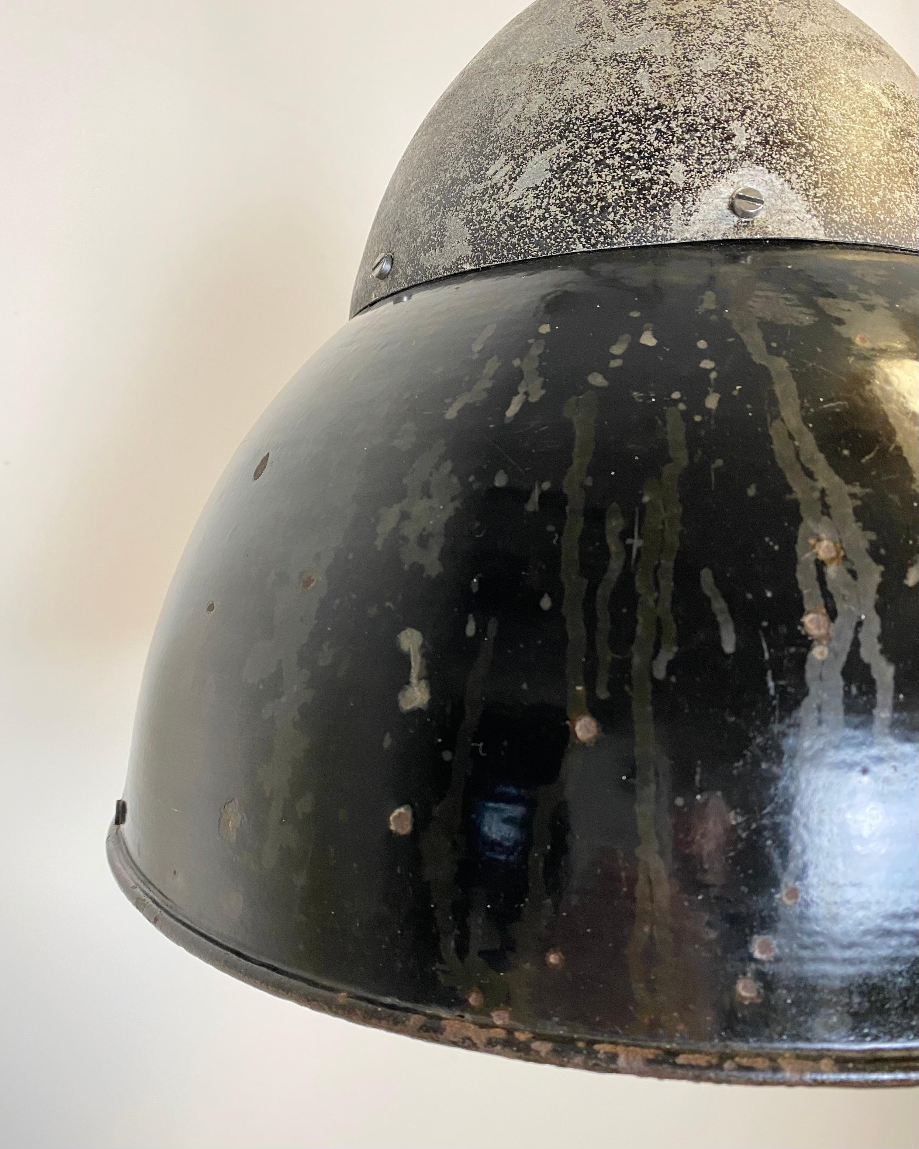 Smalto Lampada a sospensione vintage smaltata di nero, anni '30 in vendita
