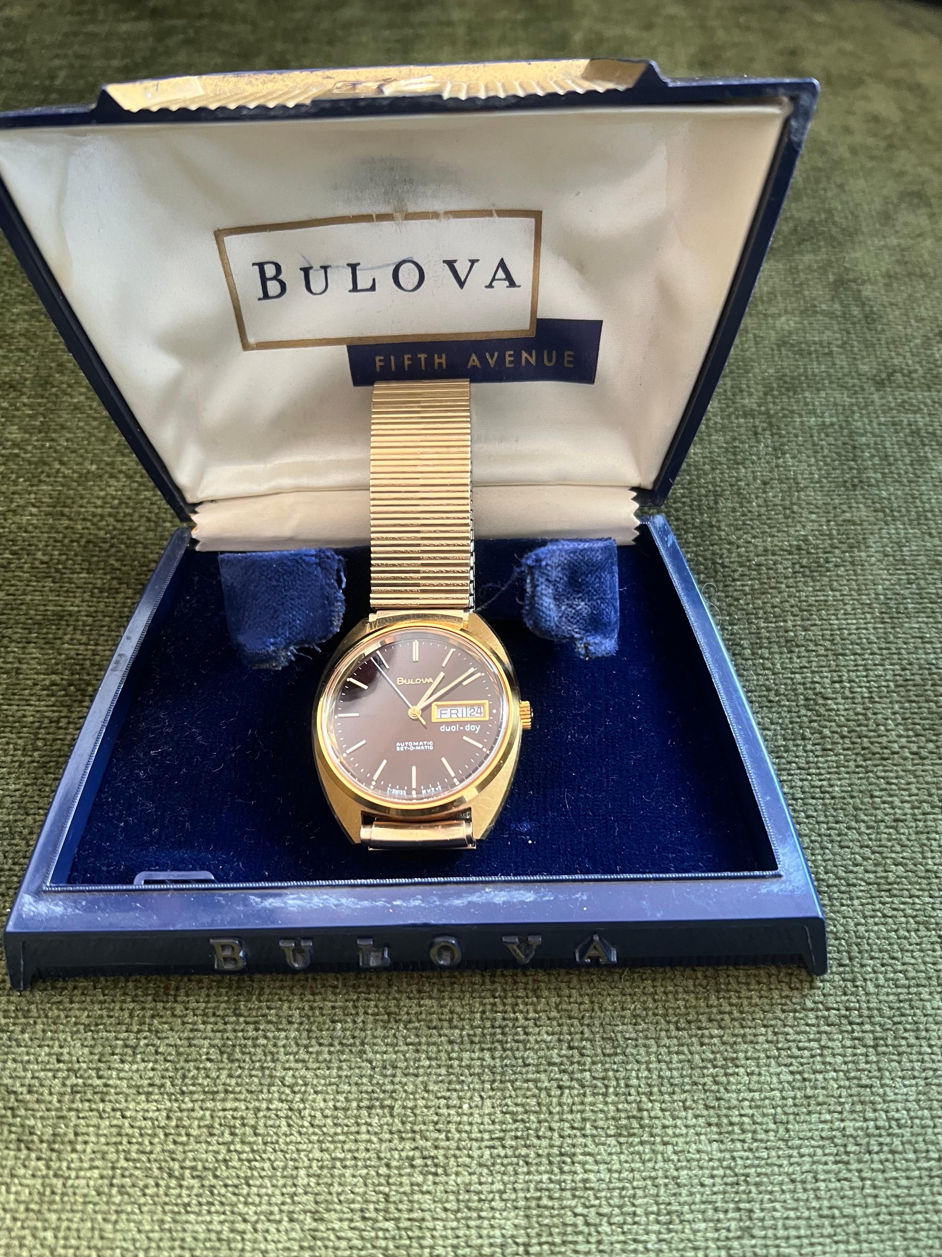 Vintage Black Face Bulova Stainless Steel Gold Tone In Original Fifth Ave Case In Excellent Condition For Sale In New York, NY