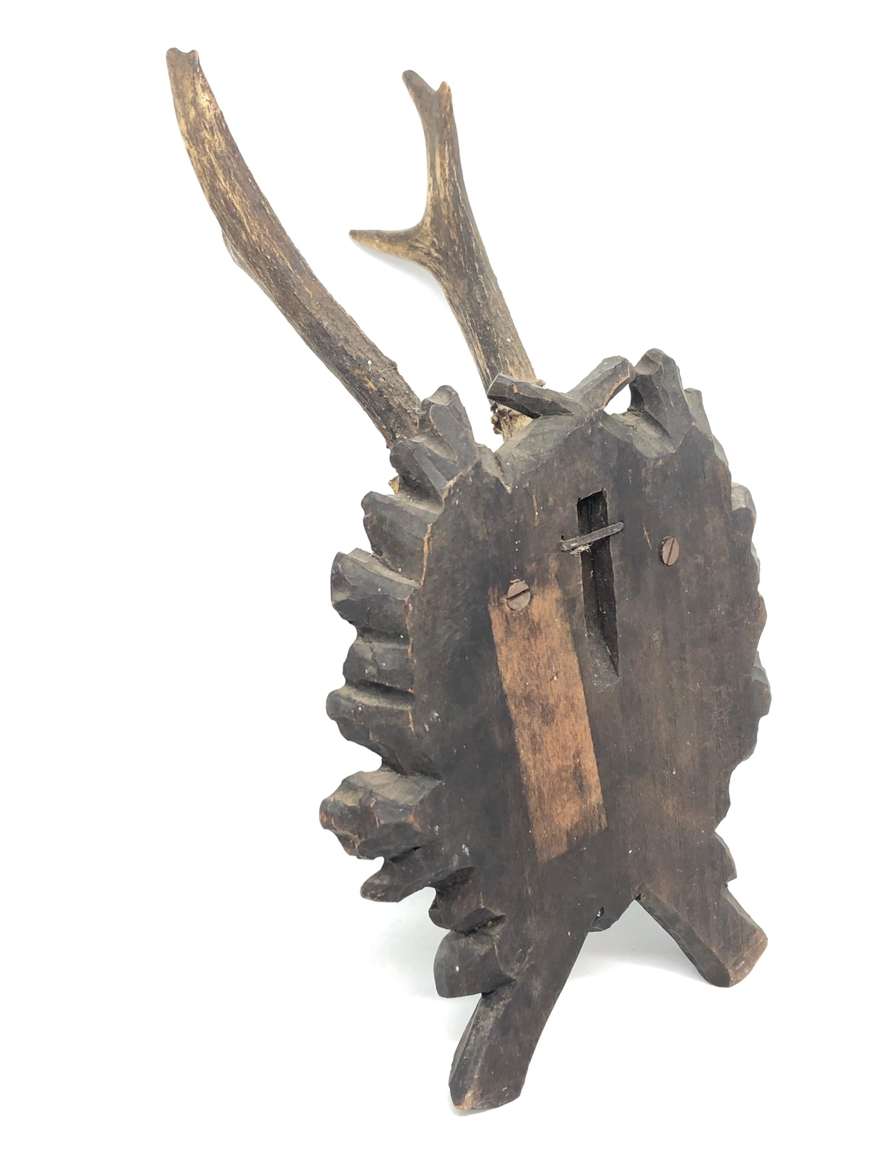 Vintage Black Forest Deer Antler Trophy on Wood Carved Plaque, German, 1900s 1