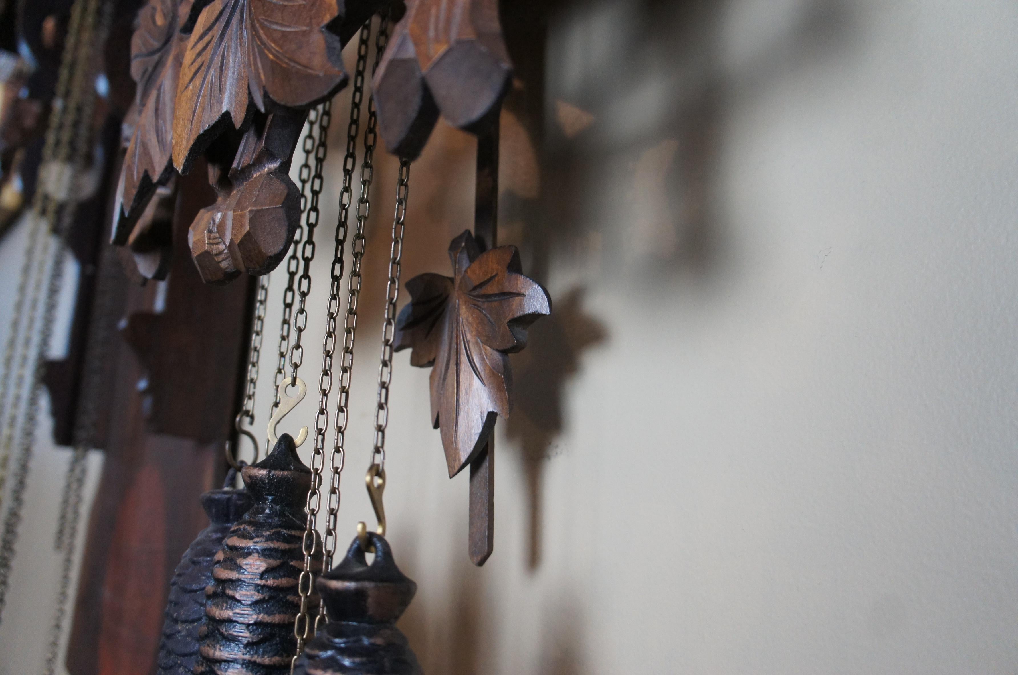 Vintage Black Forest German Walnut Swiss Musical Regula Cuckoo Clock Edelweiss In Good Condition In Dayton, OH