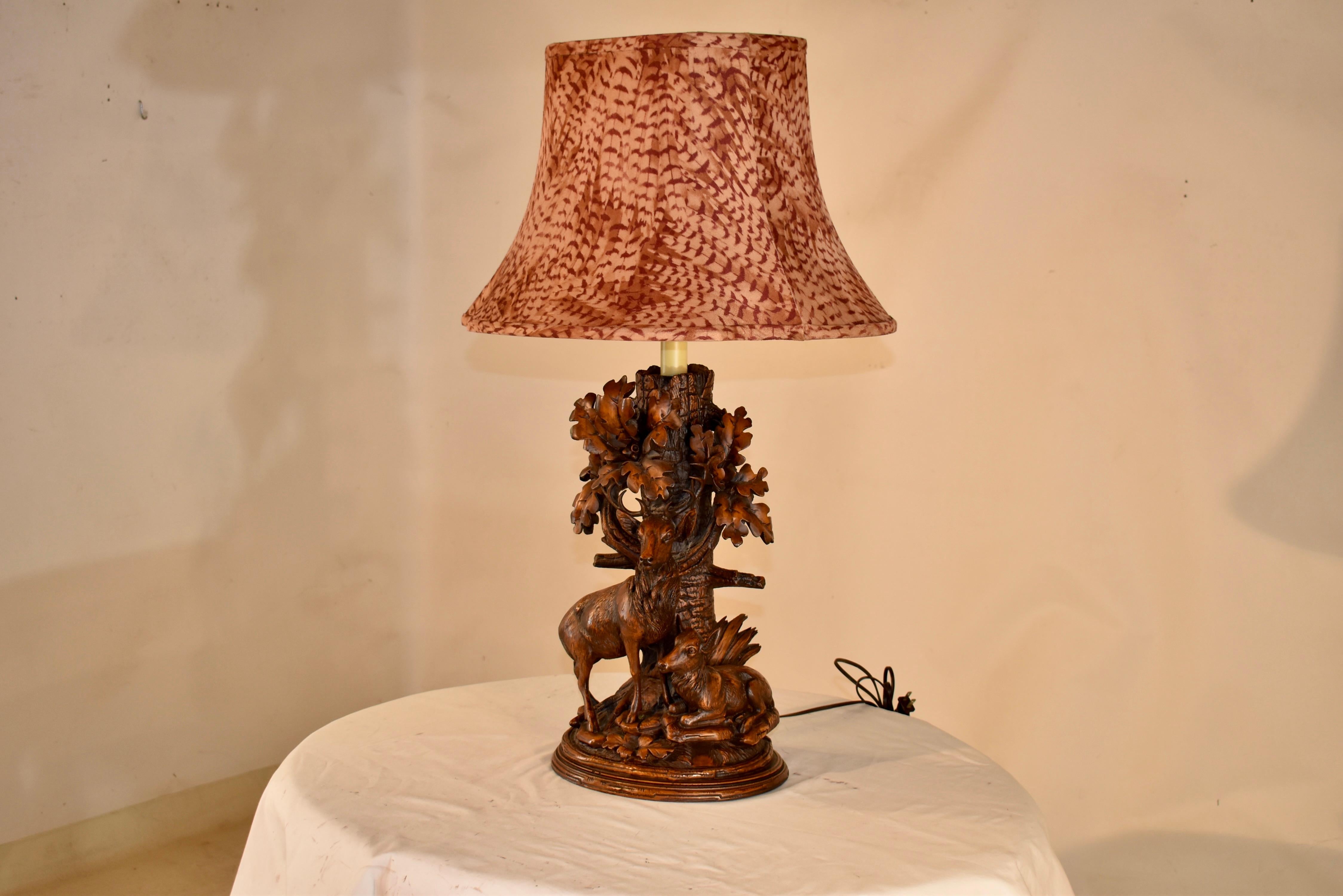 Foresta Nera Lampada d'epoca in stile Black Forest con due cervi in vendita