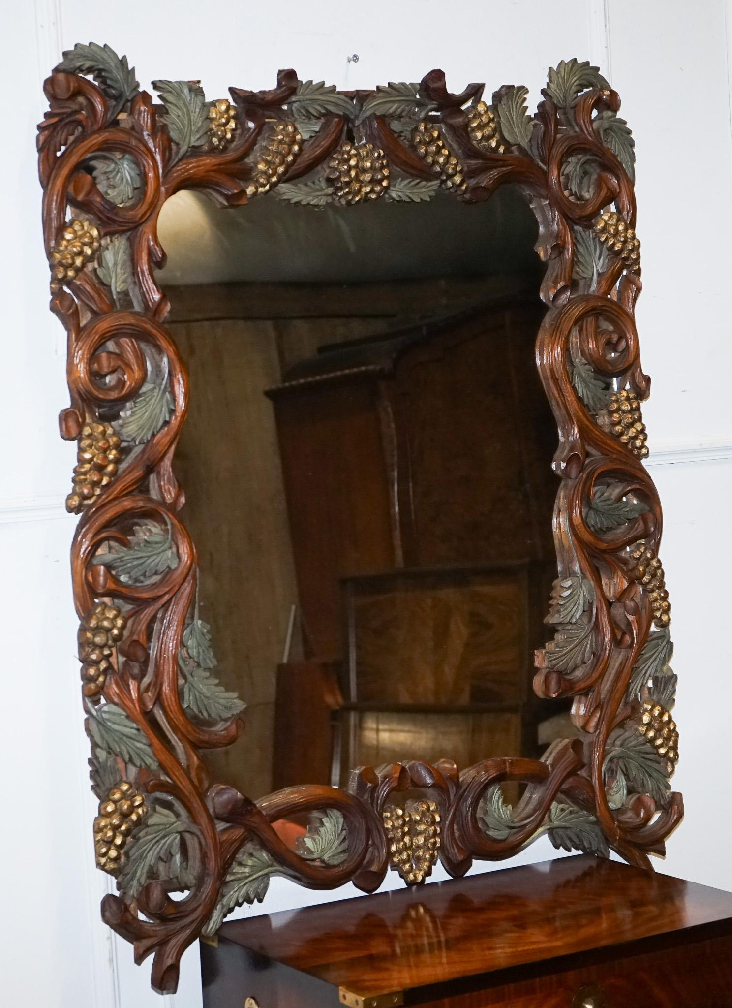 Antiquariato di Londra



Siamo lieti di offrire in vendita questo specchio da parete vintage in stile Black Forrest, pesantemente intagliato.

Incarna il suggestivo stile Black Forest, rinomato per le pesanti e intricate sculture in legno. La