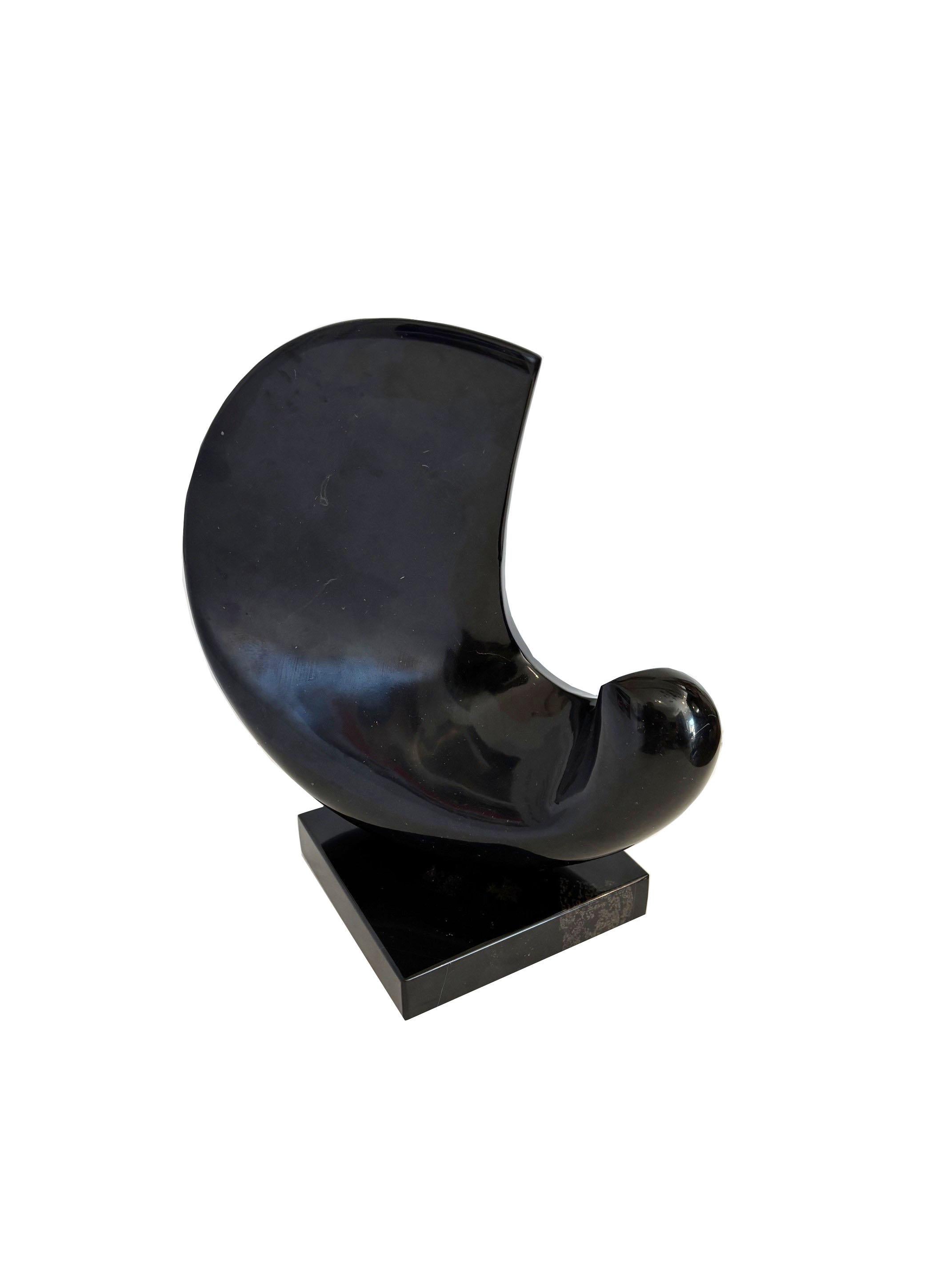 Scultura astratta vintage in granito smaltato nero su base quadrata in granito nero in vendita 5