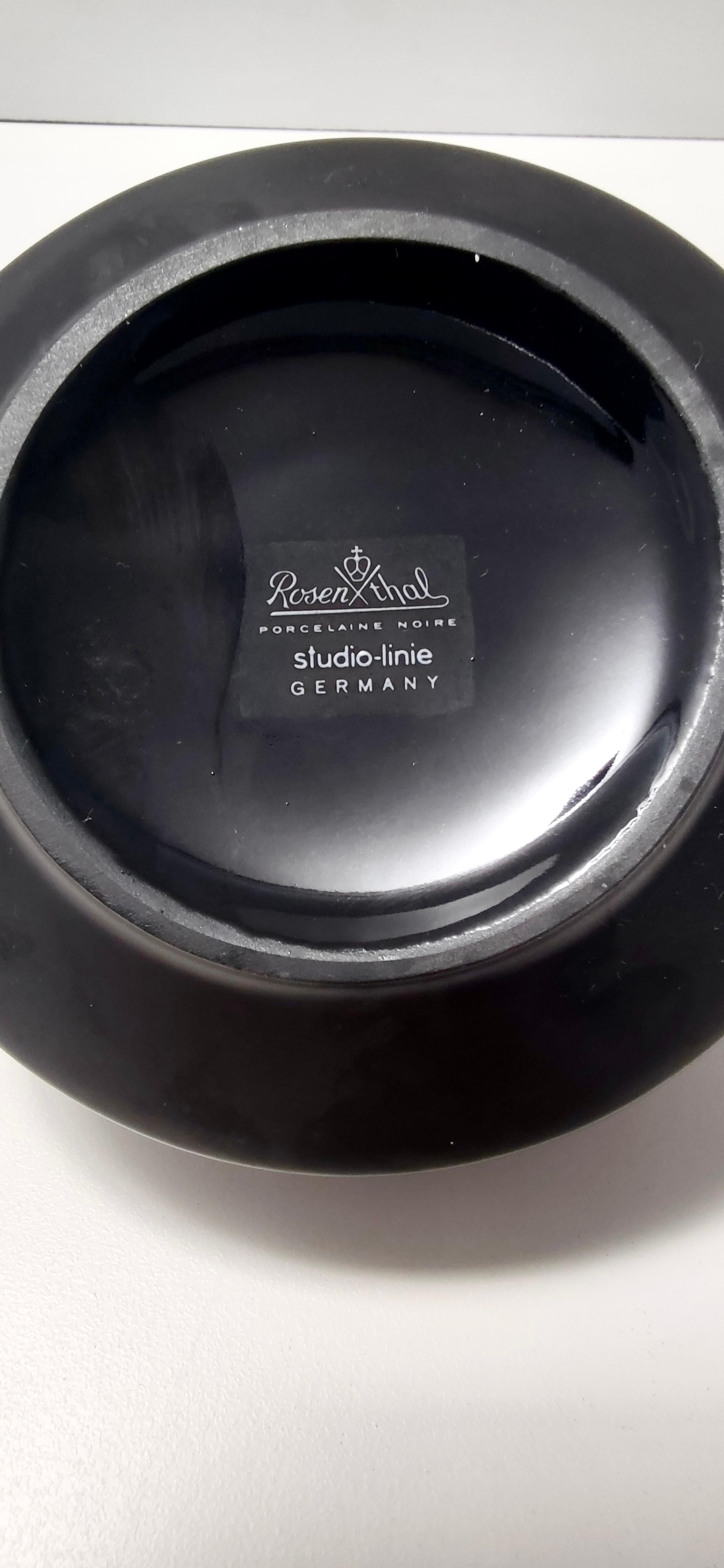 Milchkrug aus schwarz glasiertem Porzellan von Walter Gropius für Rosenthal im Angebot 3