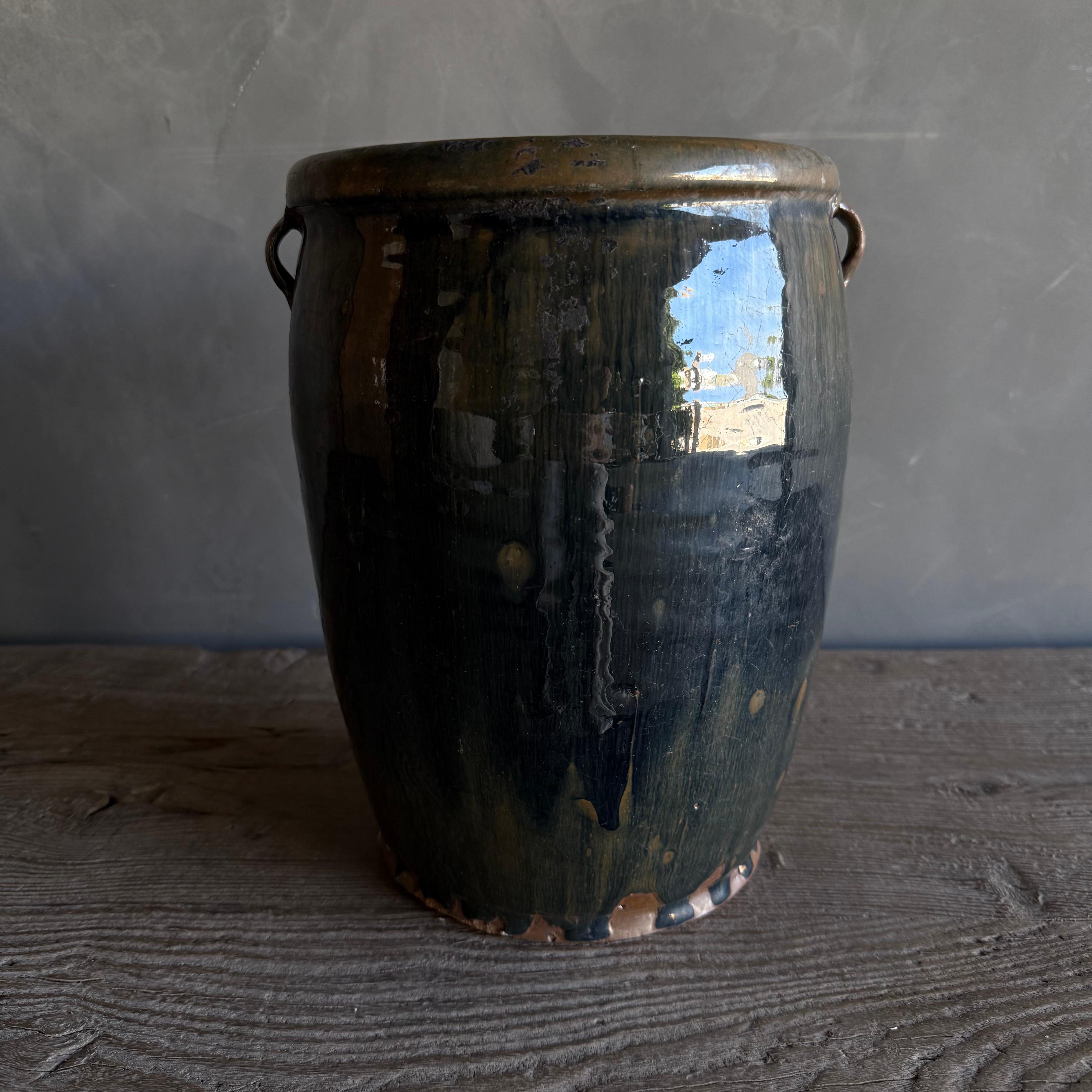 Organique Poterie Vintage à glaçure noire en vente