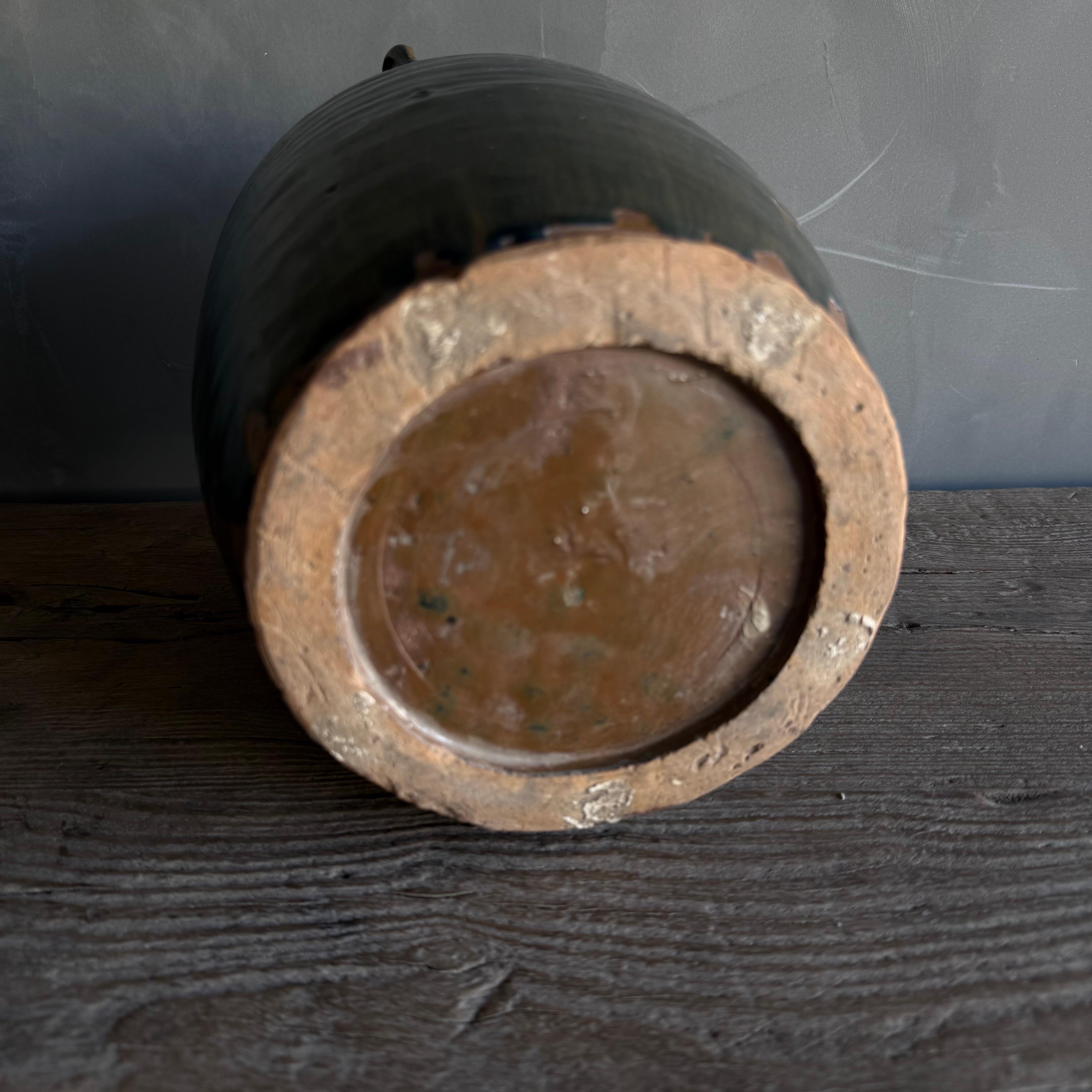 Poterie Vintage à glaçure noire en vente 1
