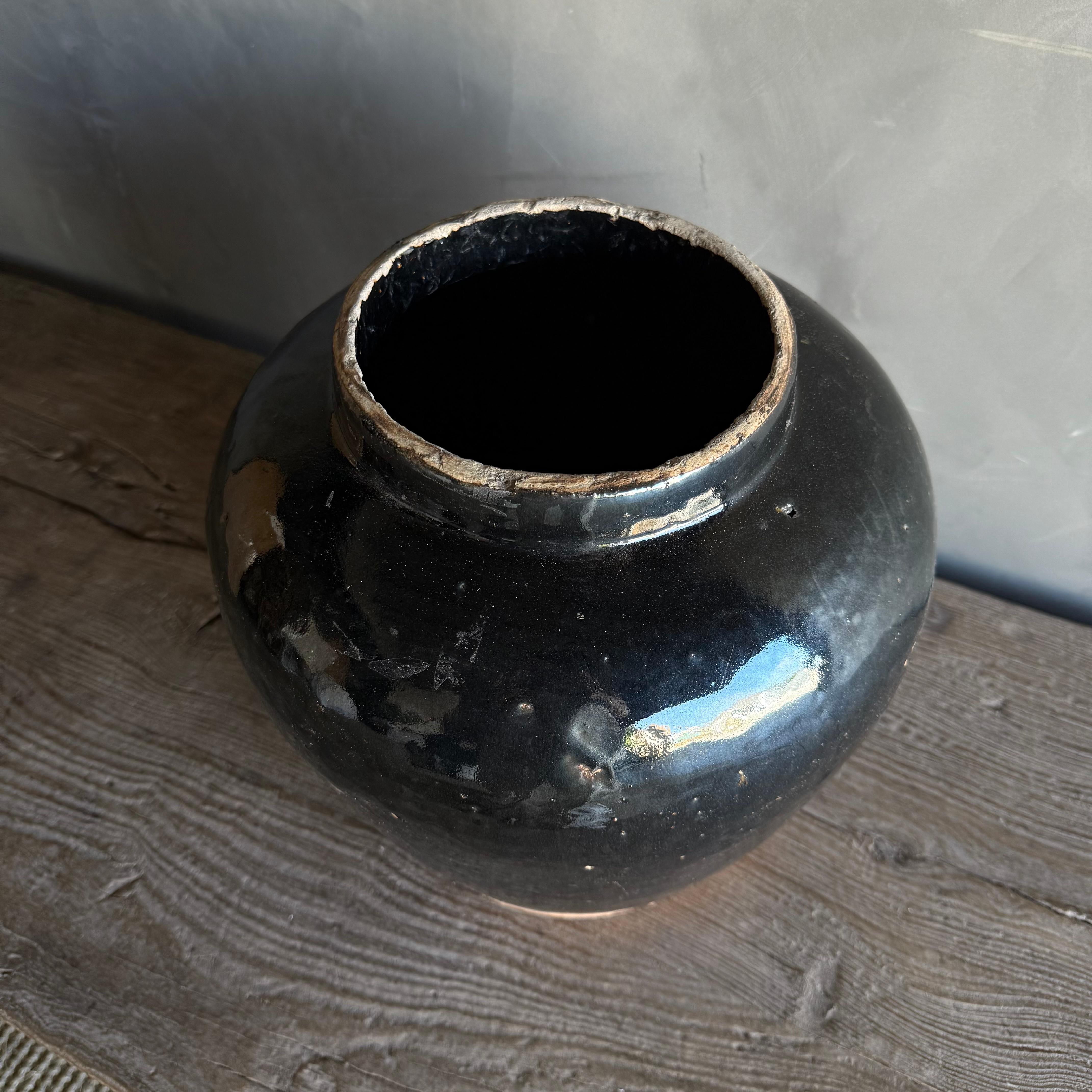 Vintage Black Glazed Pottery Medium Size In Good Condition For Sale In Old Town Orange, CA
