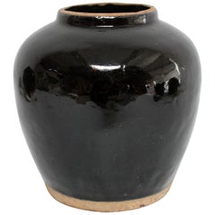Vieux pot en terre cuite émaillée noire