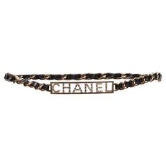 Vintage Schwarz & Gold-Ton Chanel Leder & Kette-Link Logo Gürtel