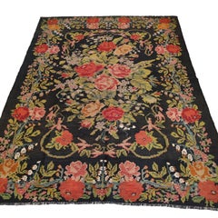 Kilim bessarabiano d'epoca a fondo nero con motivi botanici
