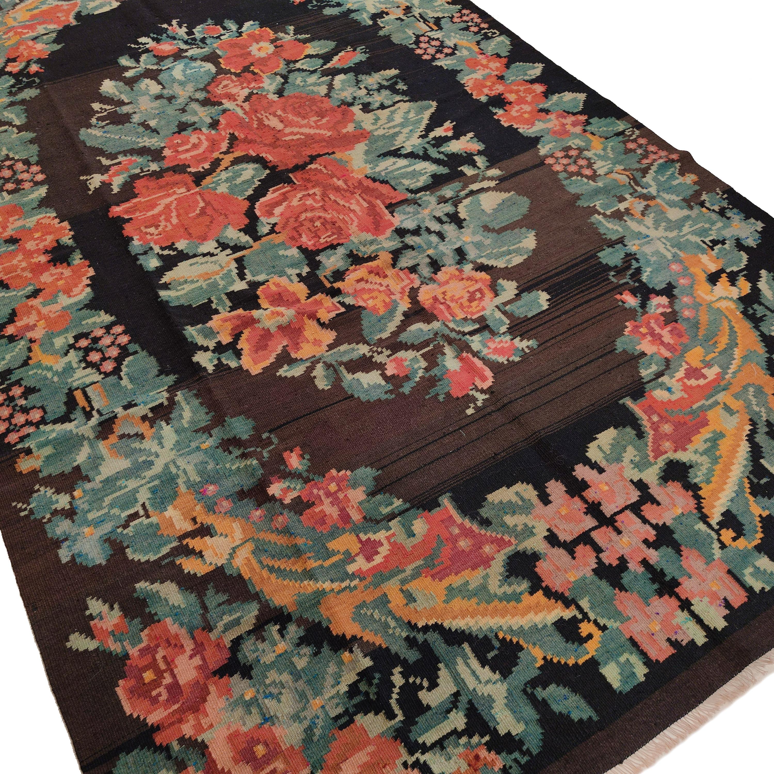 Vintage Black Ground Bessarabian Kilim with Botanical Pattern In Excellent Condition For Sale In Milan, IT