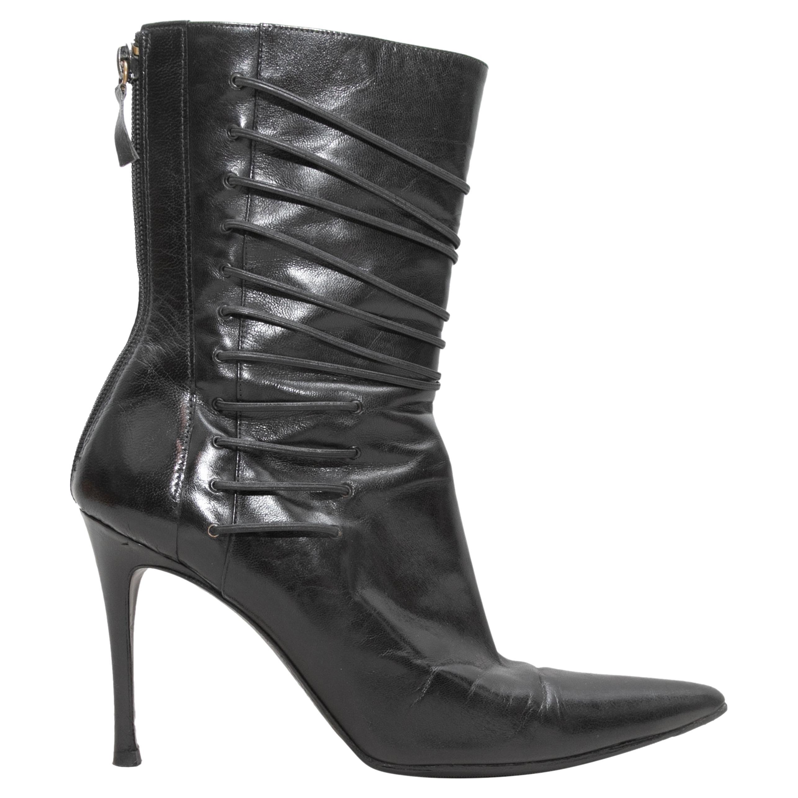 Schwarze Gucci Mid-Calf-Stiefel aus Leder mit spitzem Zehenbereich in Schwarz, Größe 9,5