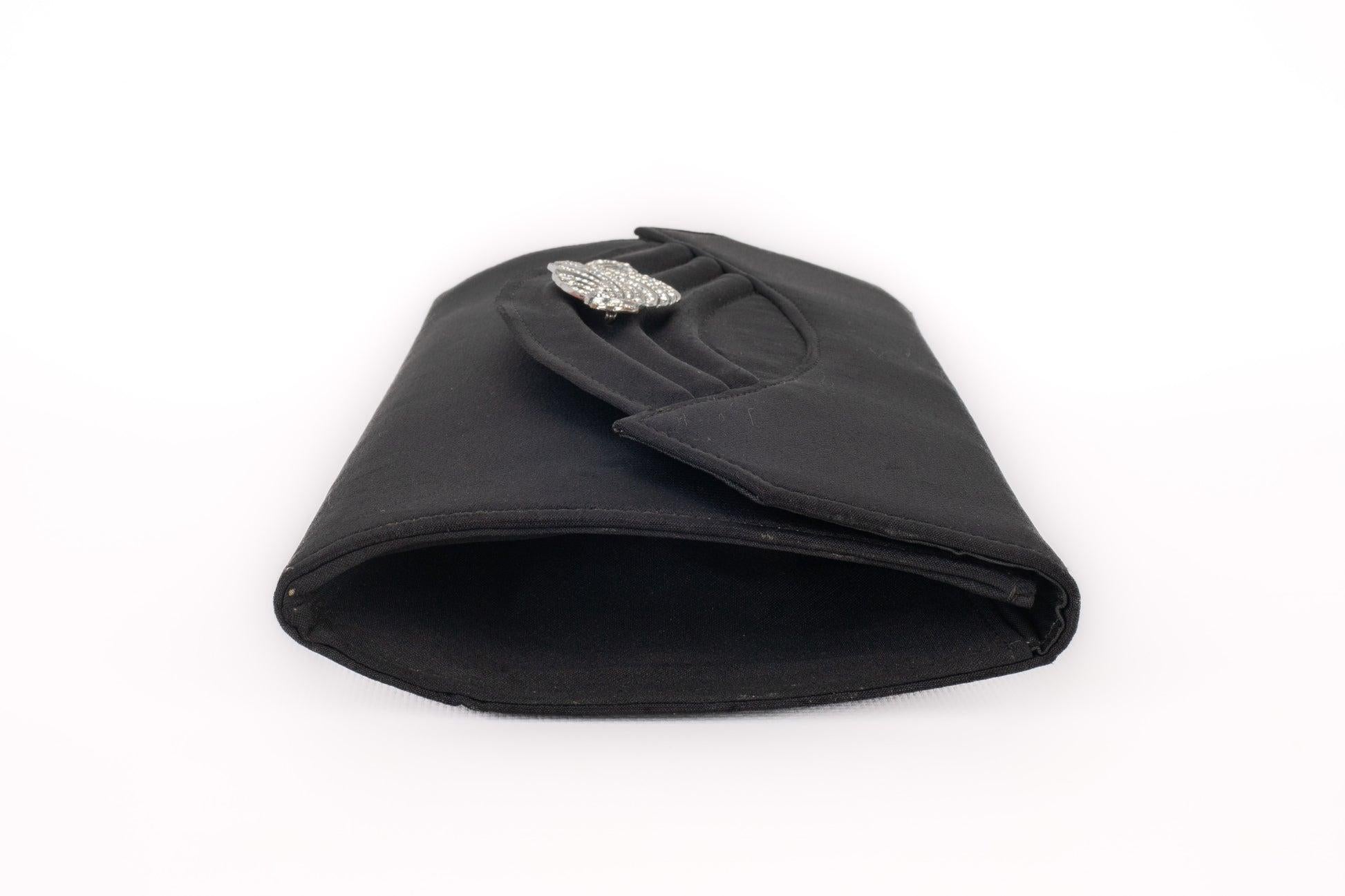 Vintage Black Handbag with Brooch For Sale 2