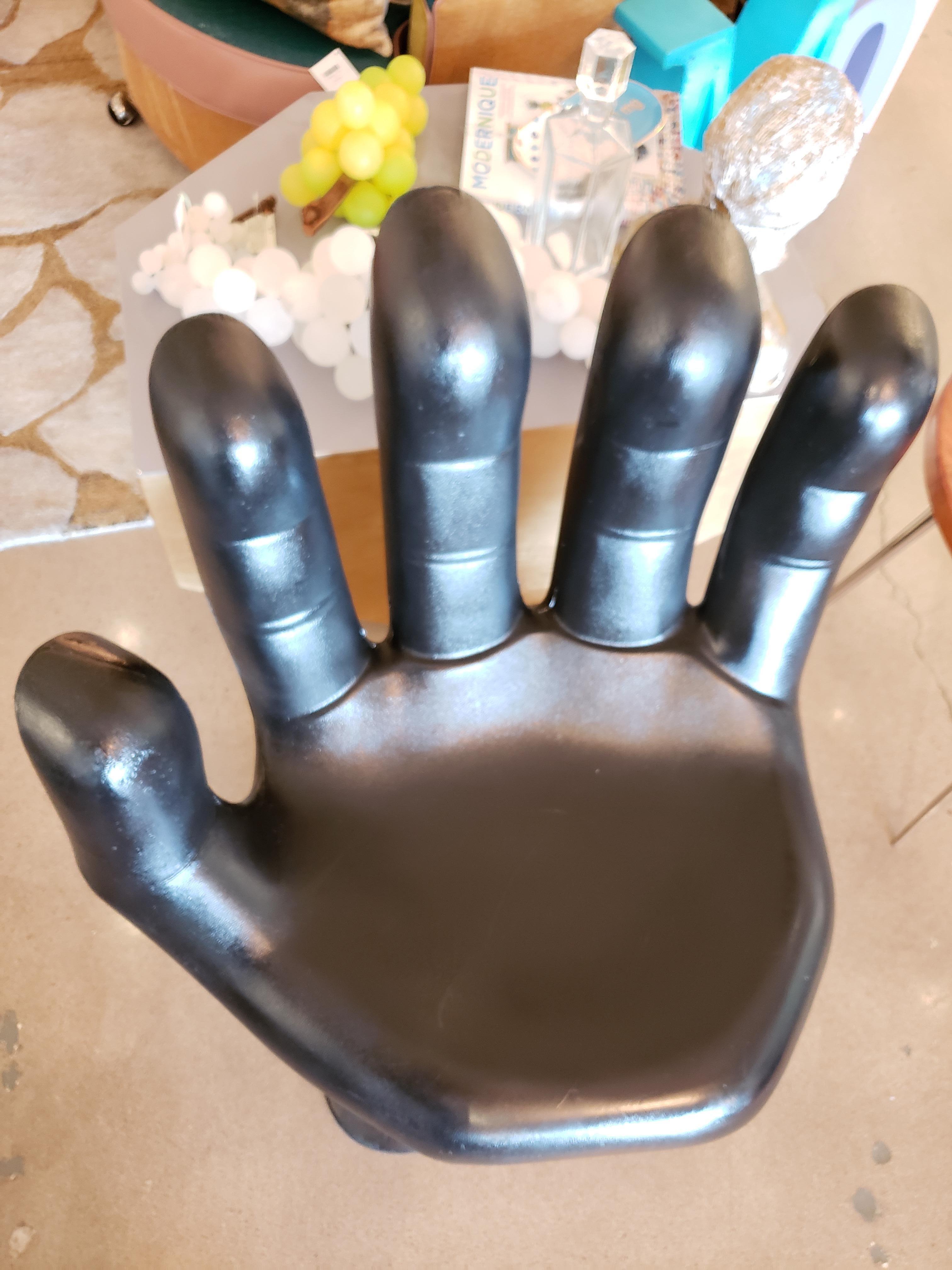 Schwarzer „Hands Up“-Stuhl im Vintage-Stil (amerikanisch) im Angebot