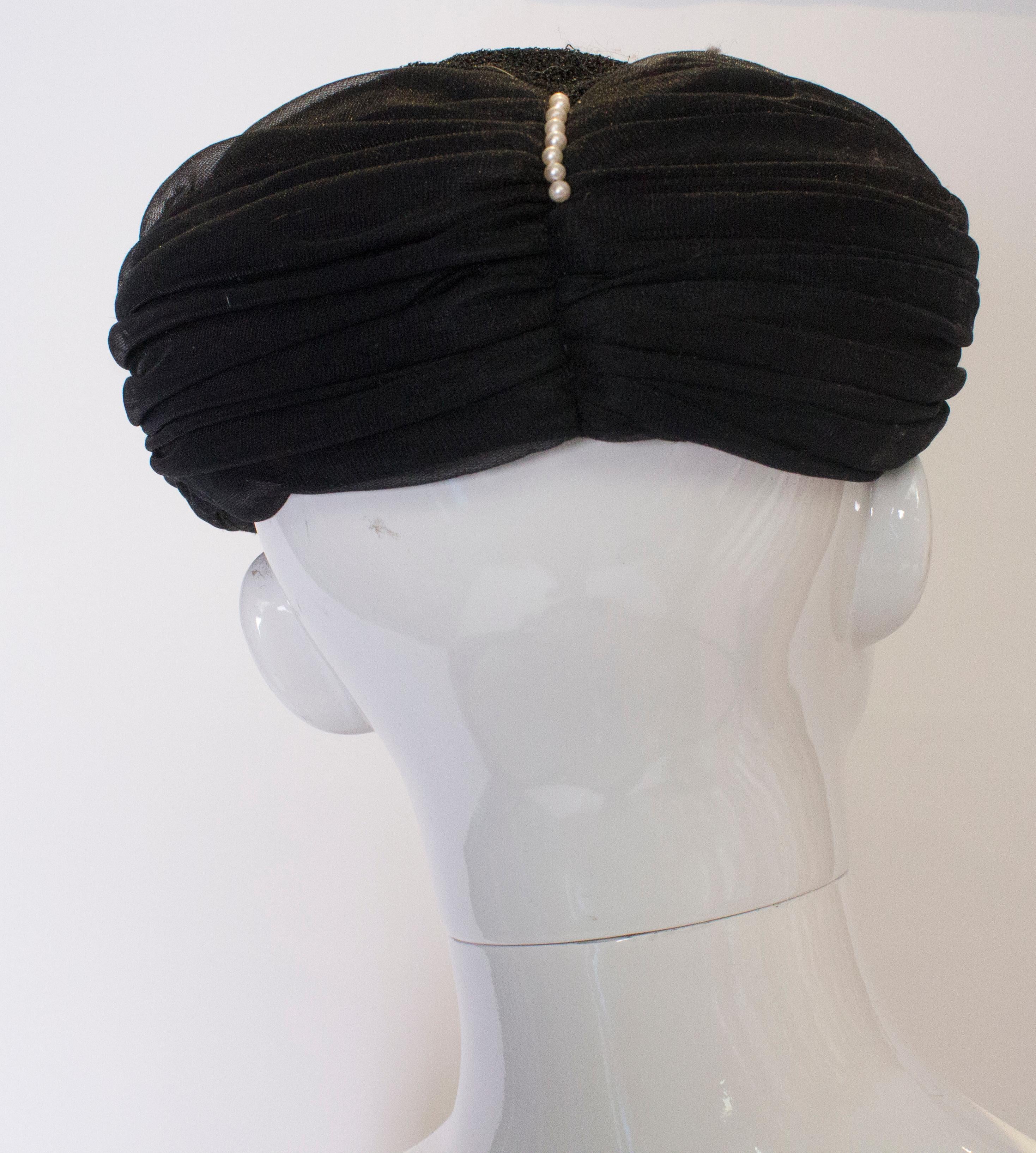 Vintage Black Hat with Pearl Detail In Good Condition For Sale In London, GB