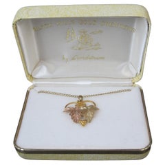 Collar vintage con colgante de hoja de oro de Black Hills Collar vintage con colgante de hoja de oro de Black Hills