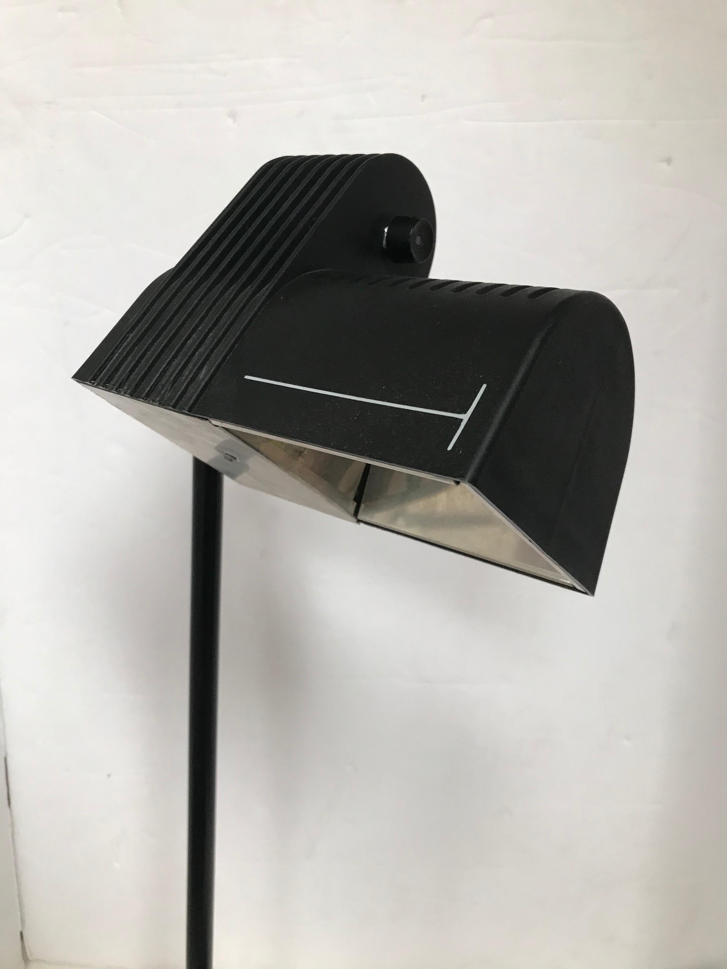 Moderne Lampe de bureau industrielle noire vintage par Guillermo Capdevila Abate en vente