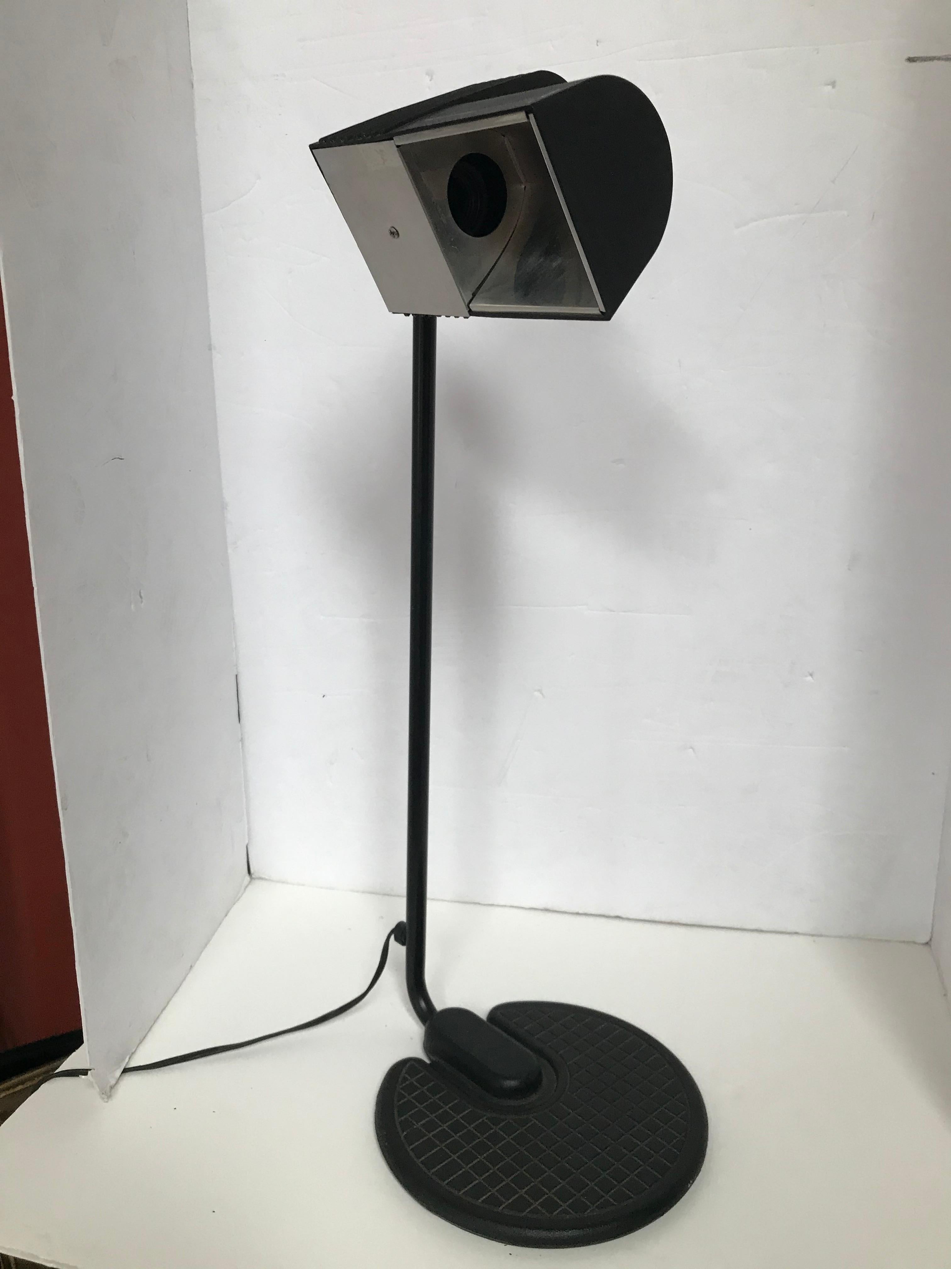 Lámpara de mesa industrial negra vintage de Guillermo Capdevila Abate Moderno en venta