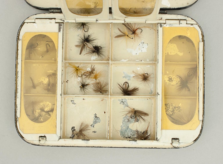 Vintage Black Japanned Dry Fly Fishing Box with Compartments For Sale