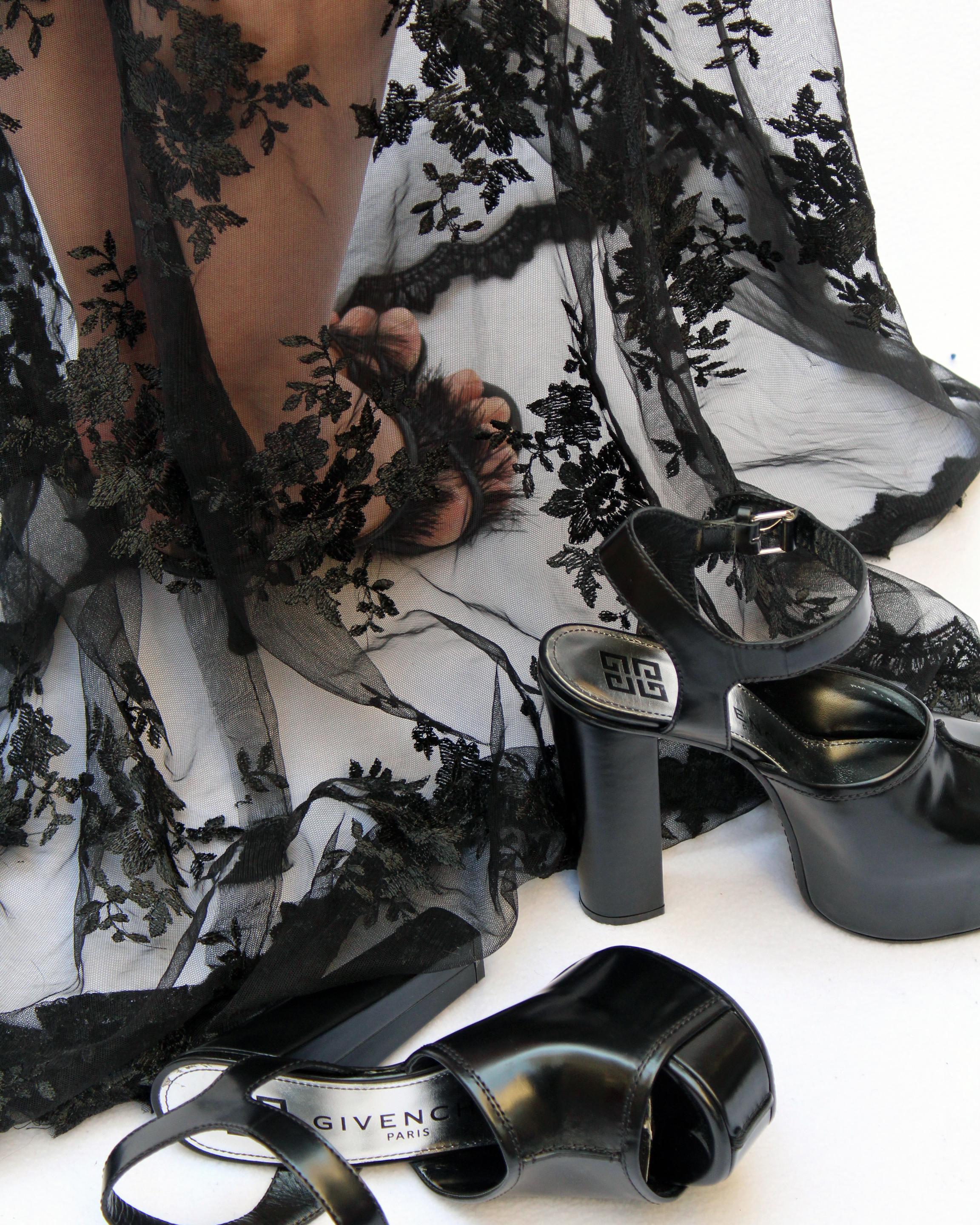 Robe en dentelle noire vintage dans le style de Dolce & Gabbana 4