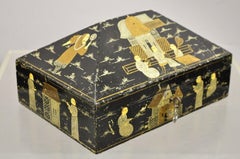 Boîte à bijoux pagode chinoise figurative en laque noire vintage avec pyramide orientale