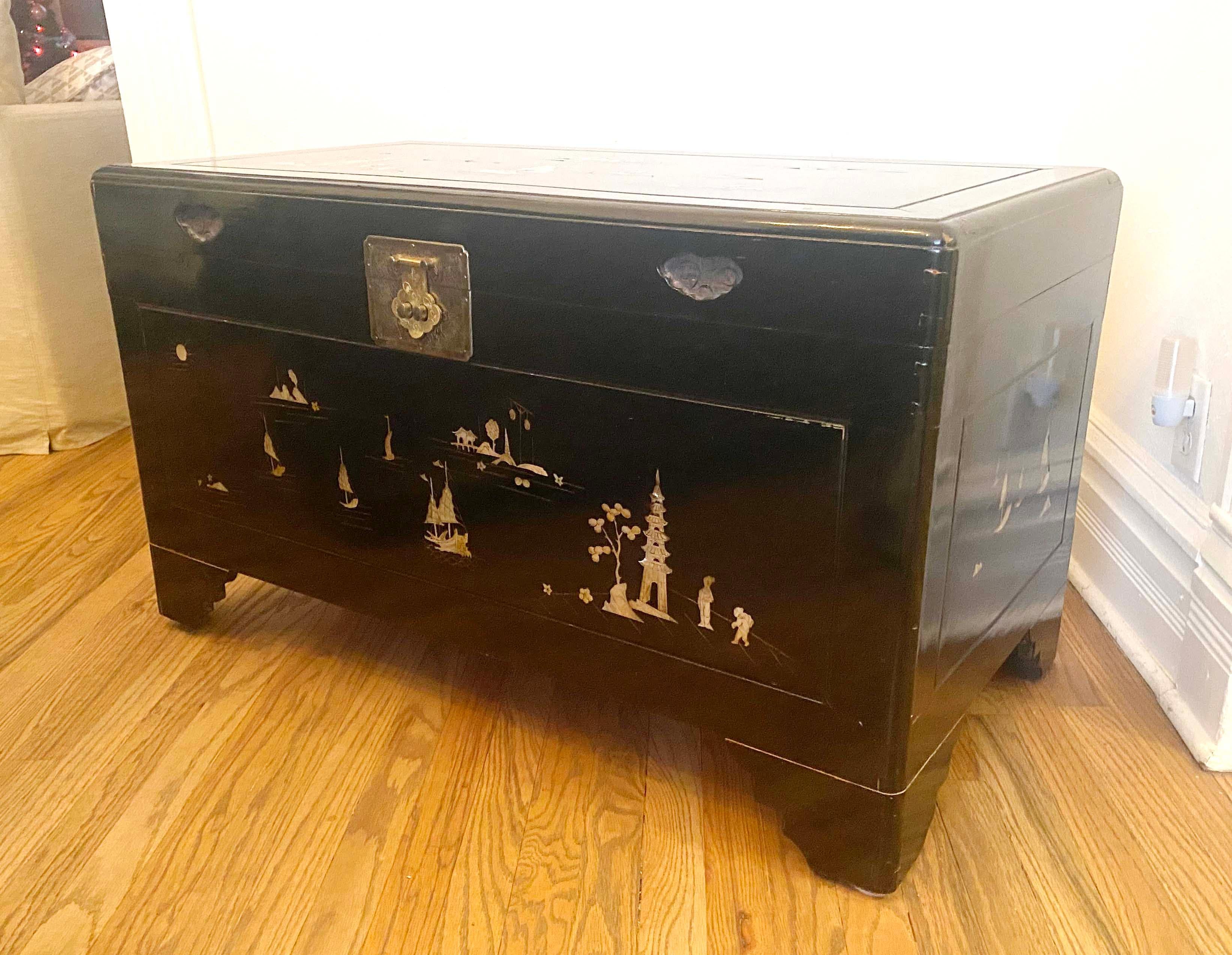 Brass Vintage Black Lacquer Chinoiserie Wedding Chest With Mother of Pearl Inlay For Sale