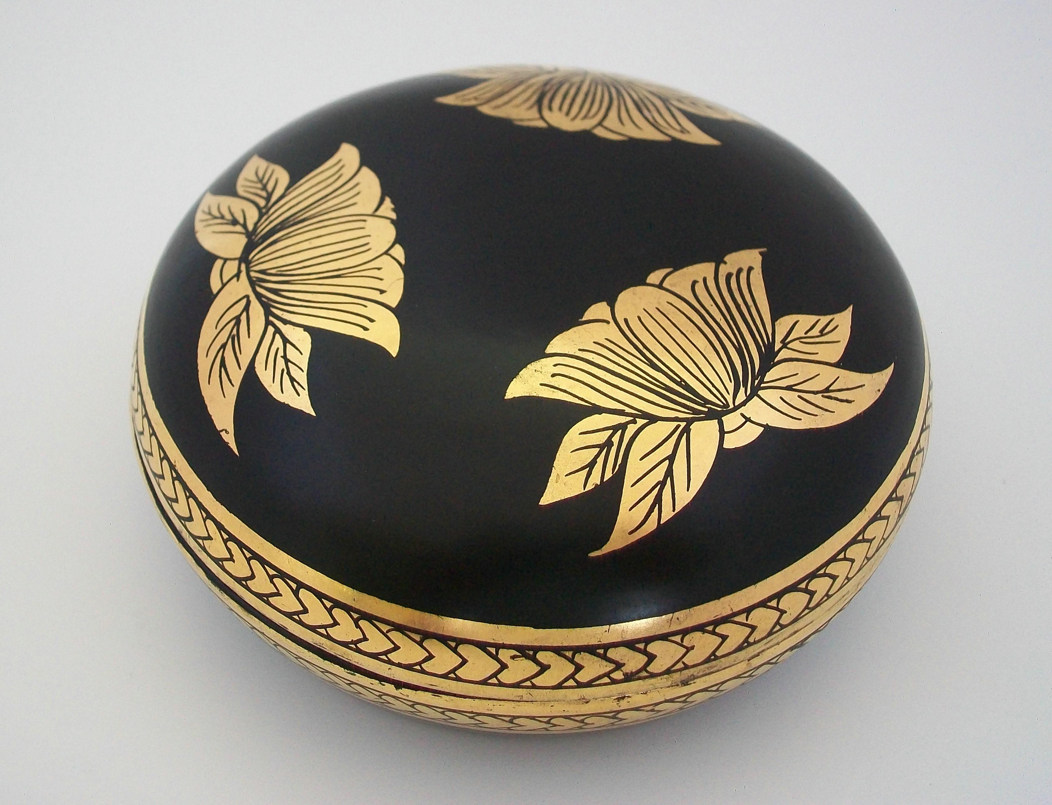 Modern Vintage Black Lacquer & Gilded Papier-Mâché Box - Asia - Late 20th Century For Sale