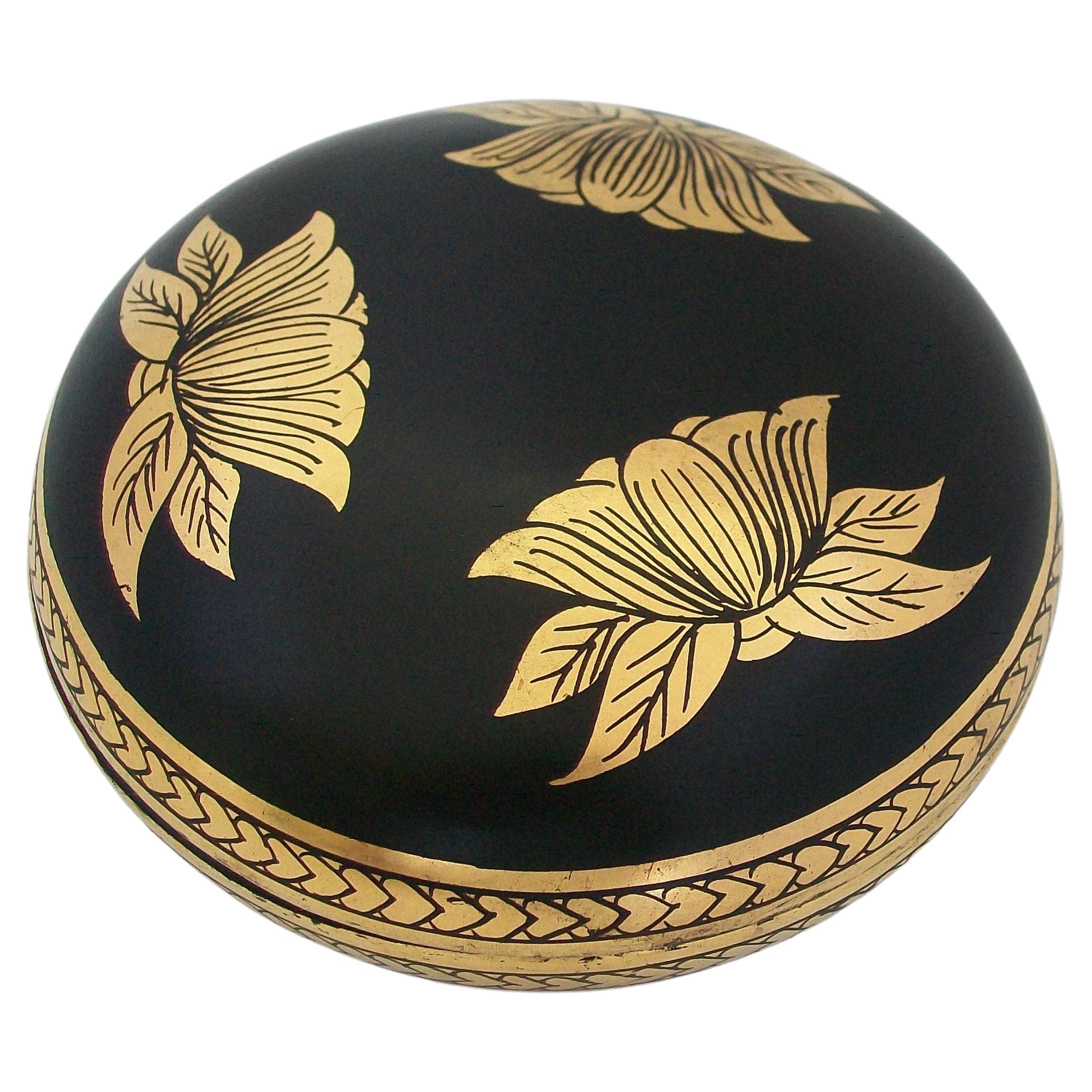 Caja vintage de laca negra y papel maché dorado - Asia - Finales del siglo XX