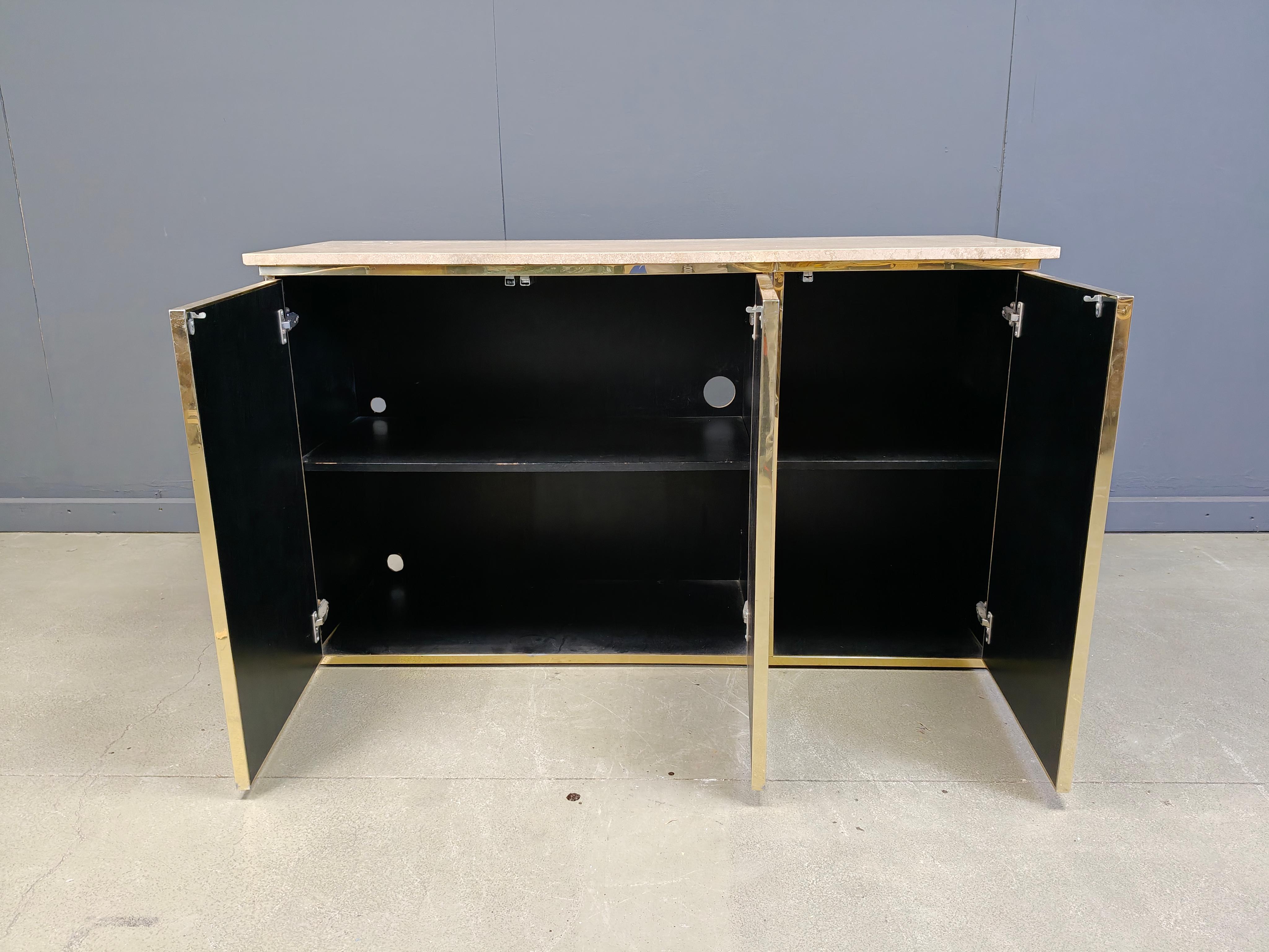 Fin du 20e siècle Crédence vintage en laque noire et travertin, années 1980 en vente