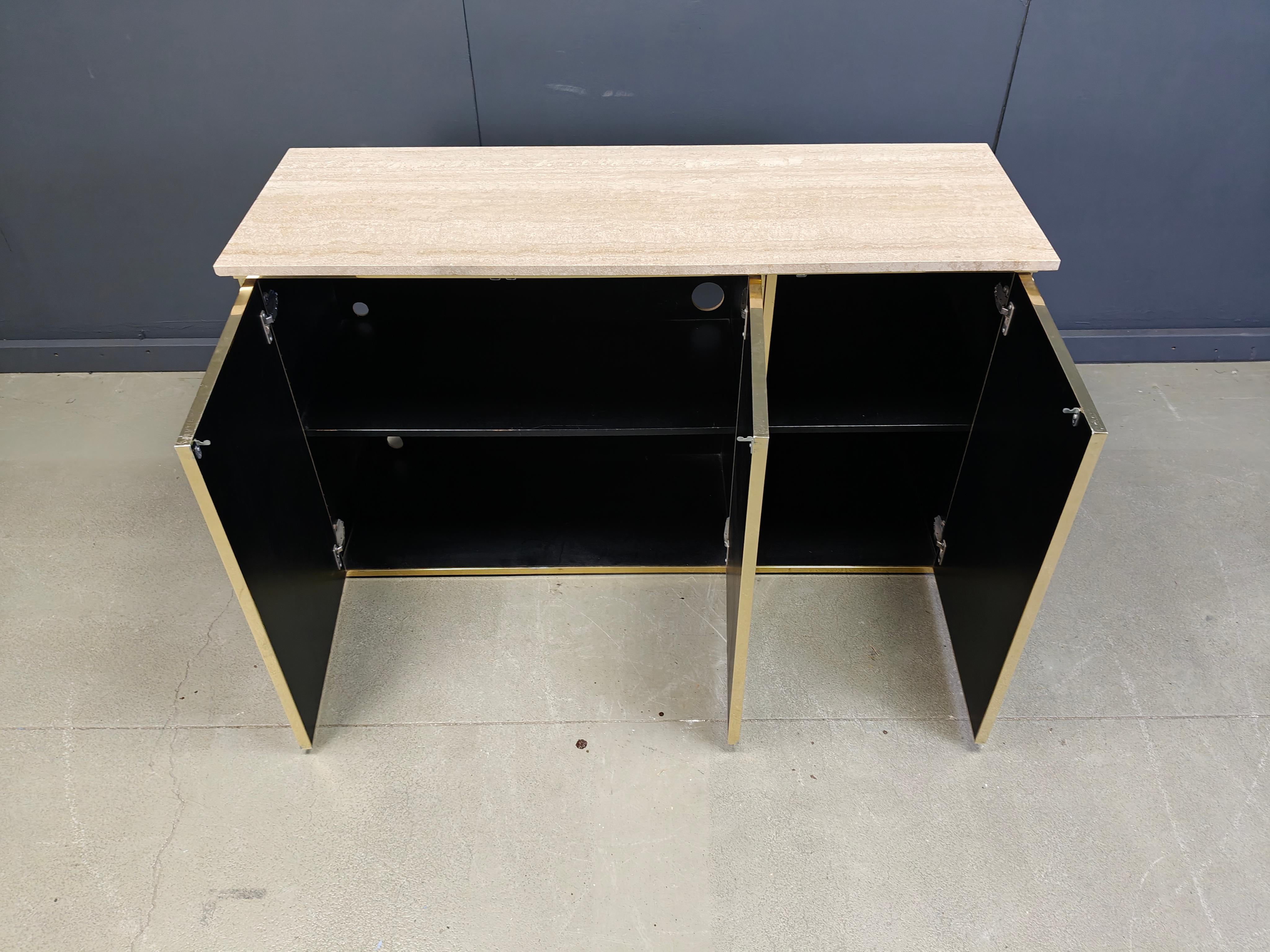 Laiton Crédence vintage en laque noire et travertin, années 1980 en vente