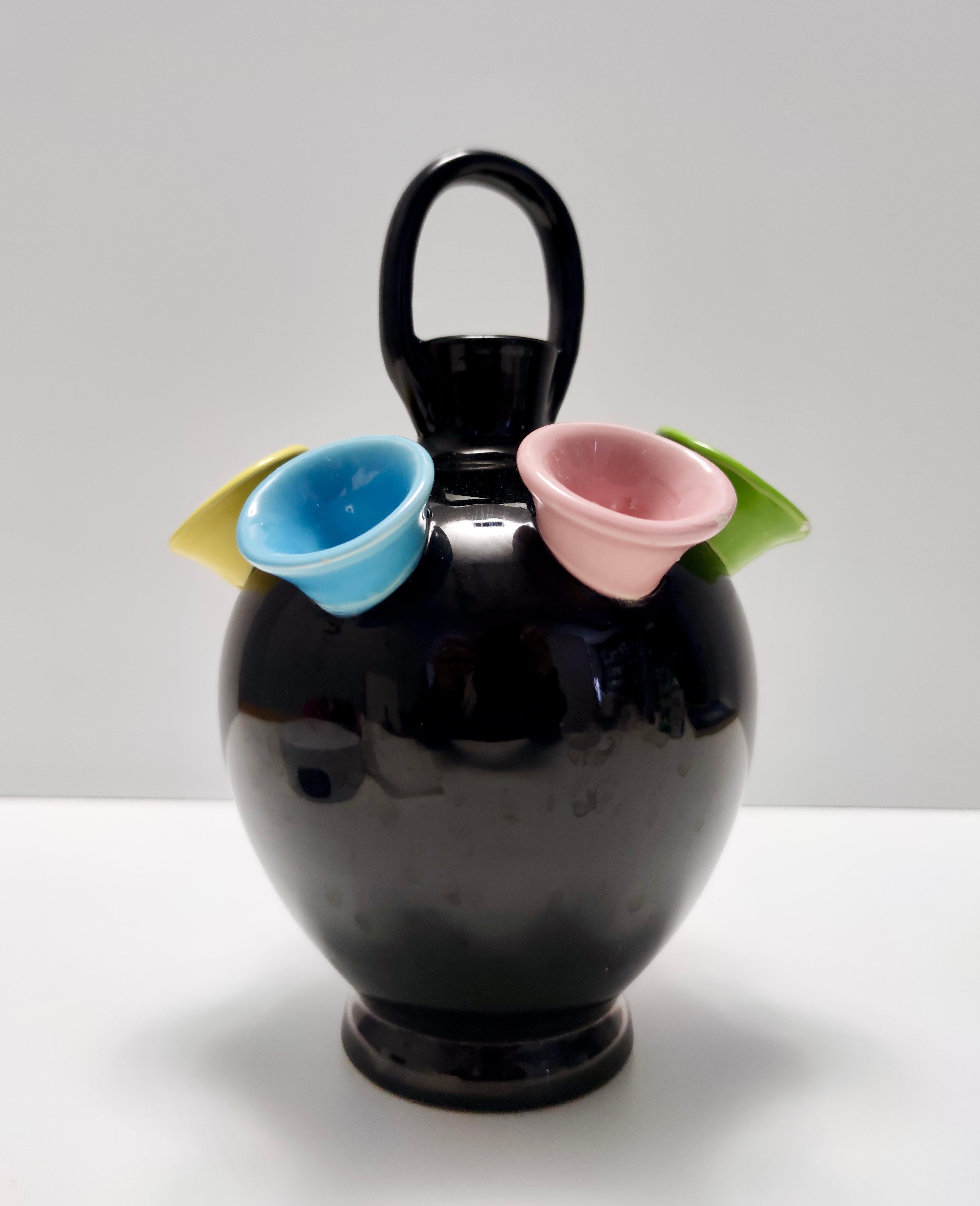 italien Vase tulipe vintage en céramique laquée noire reconnaissable à Pucci Umbertide, Italie en vente